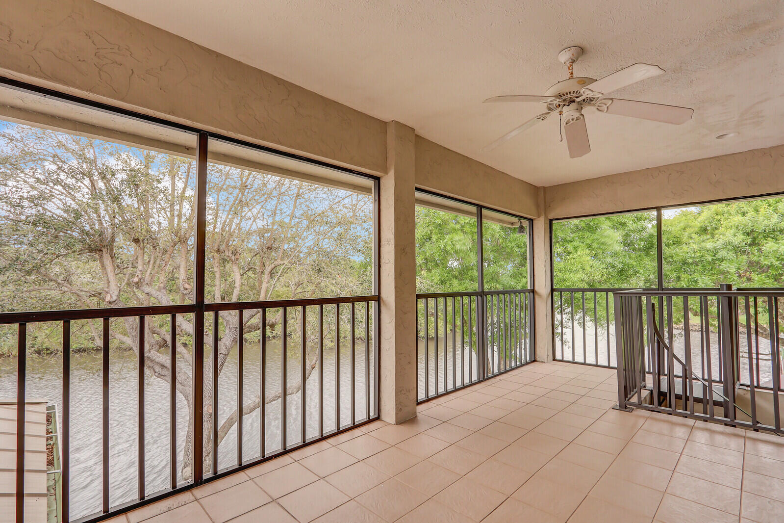 5528 SW Anhinga Avenue