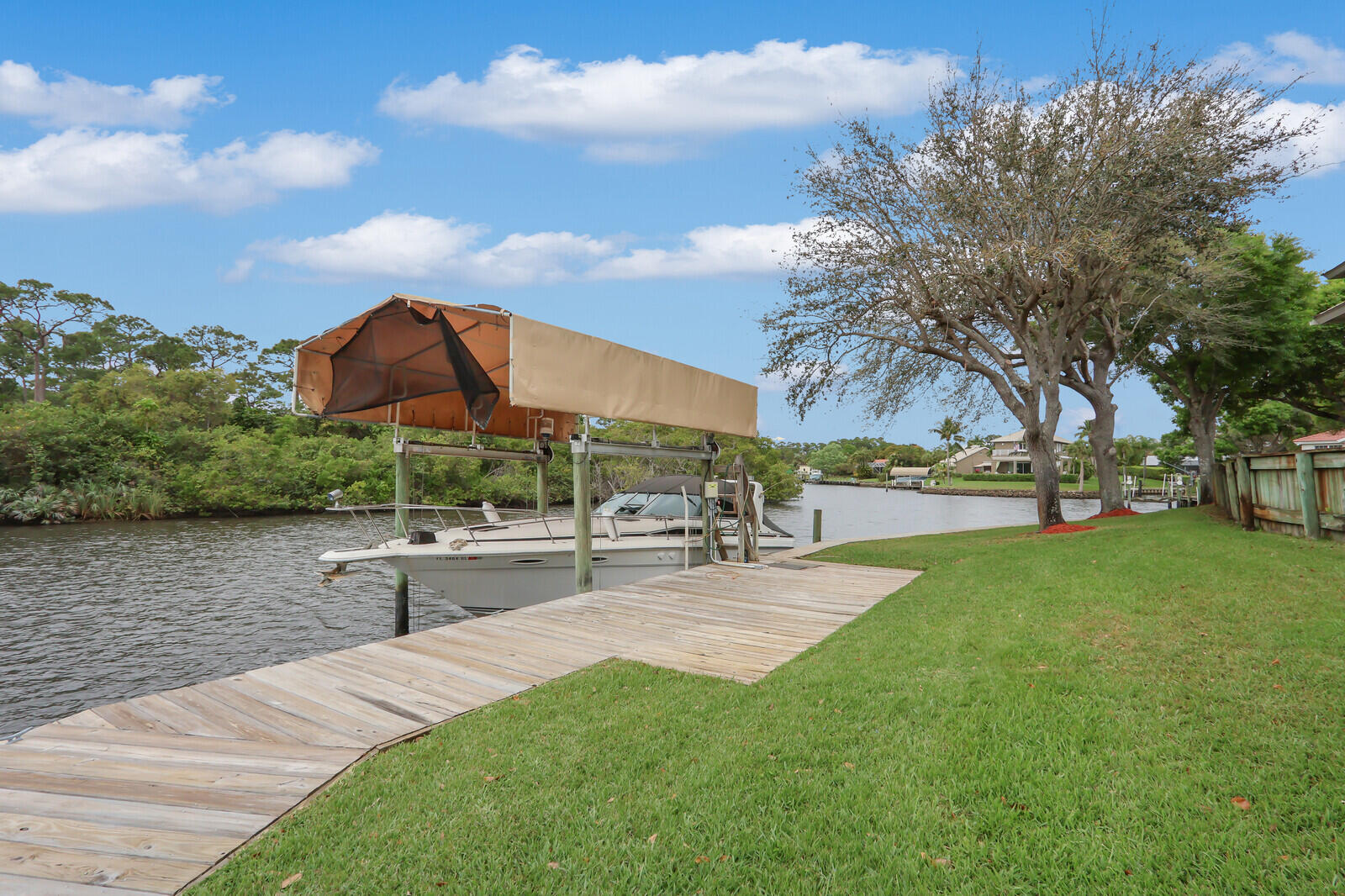 5528 SW Anhinga Avenue