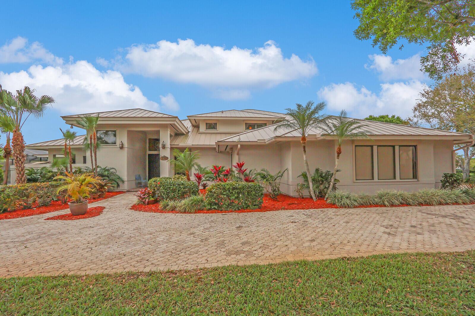 5528 SW Anhinga Avenue