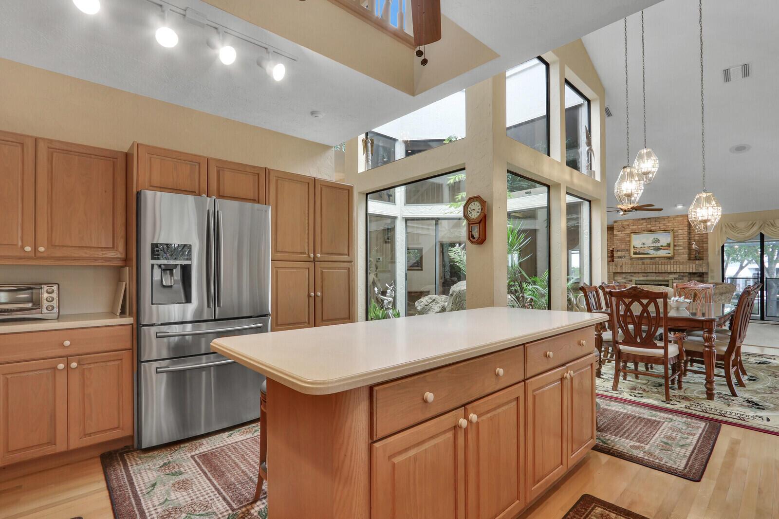 5528 SW Anhinga Avenue