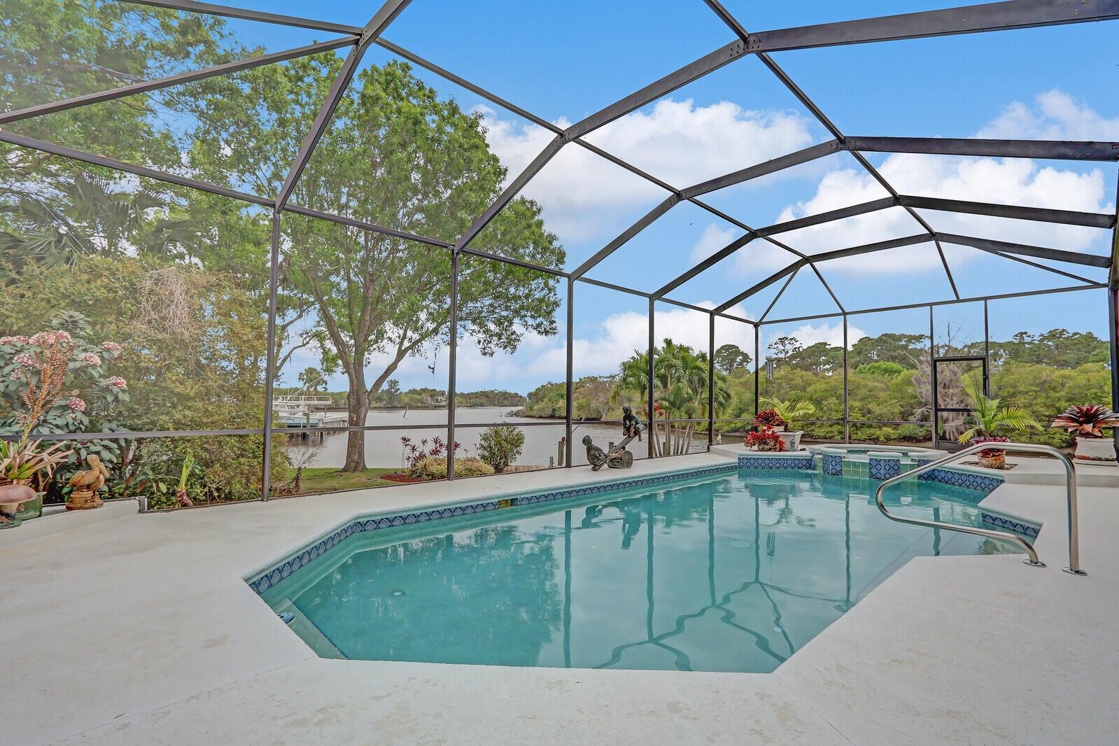 5528 SW Anhinga Avenue