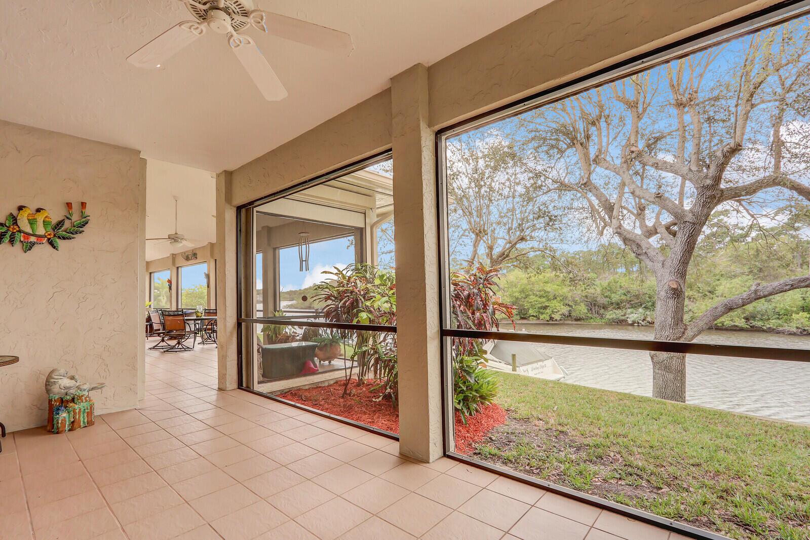 5528 SW Anhinga Avenue