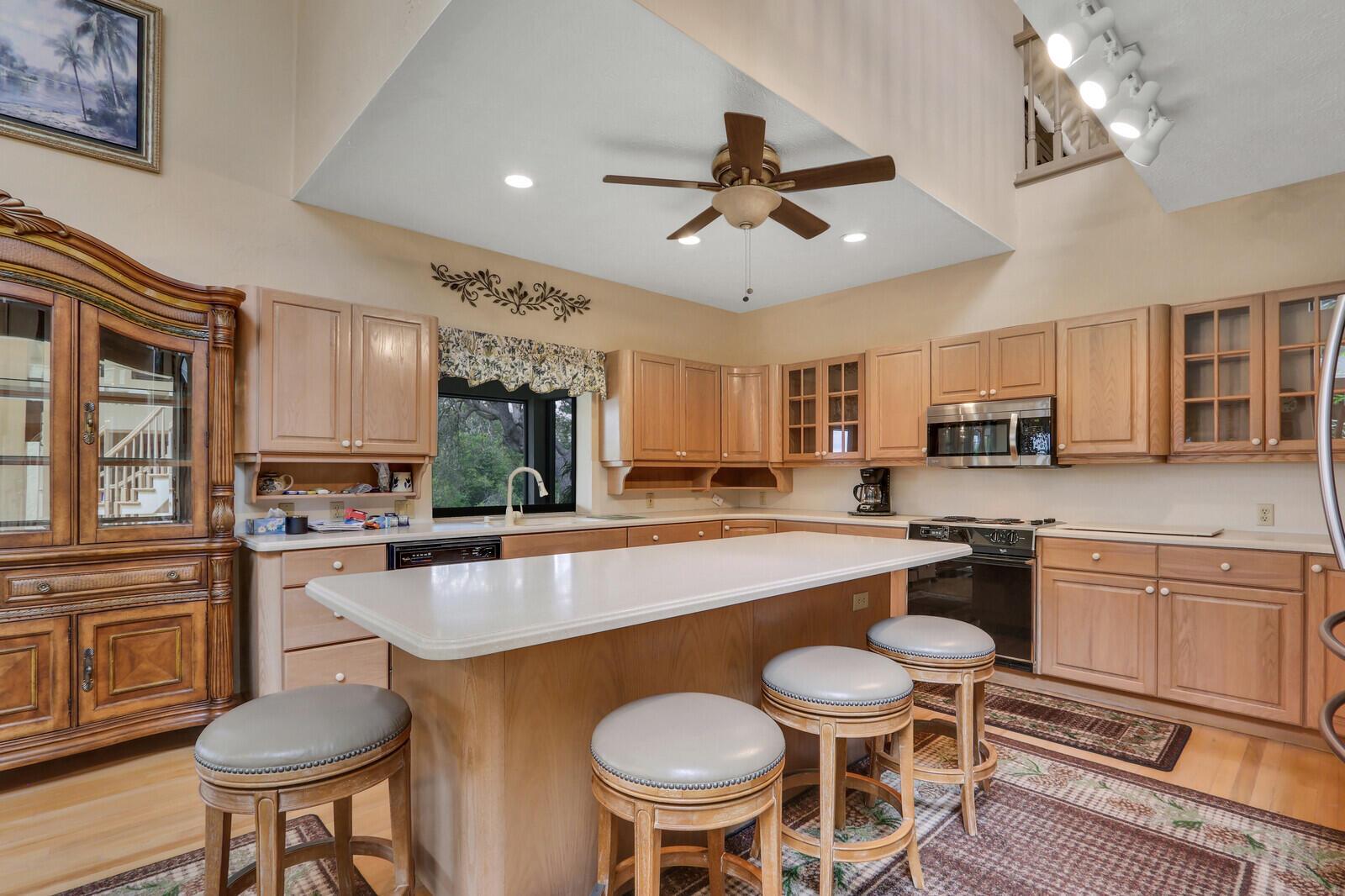 5528 SW Anhinga Avenue