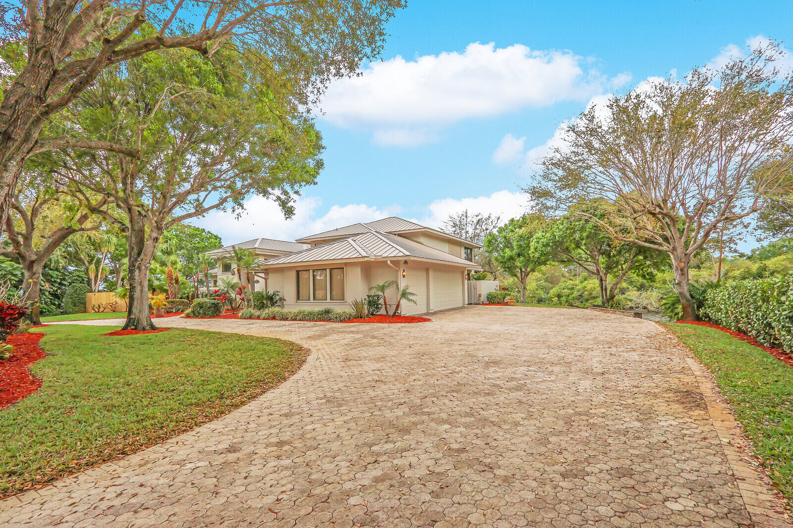 5528 SW Anhinga Avenue