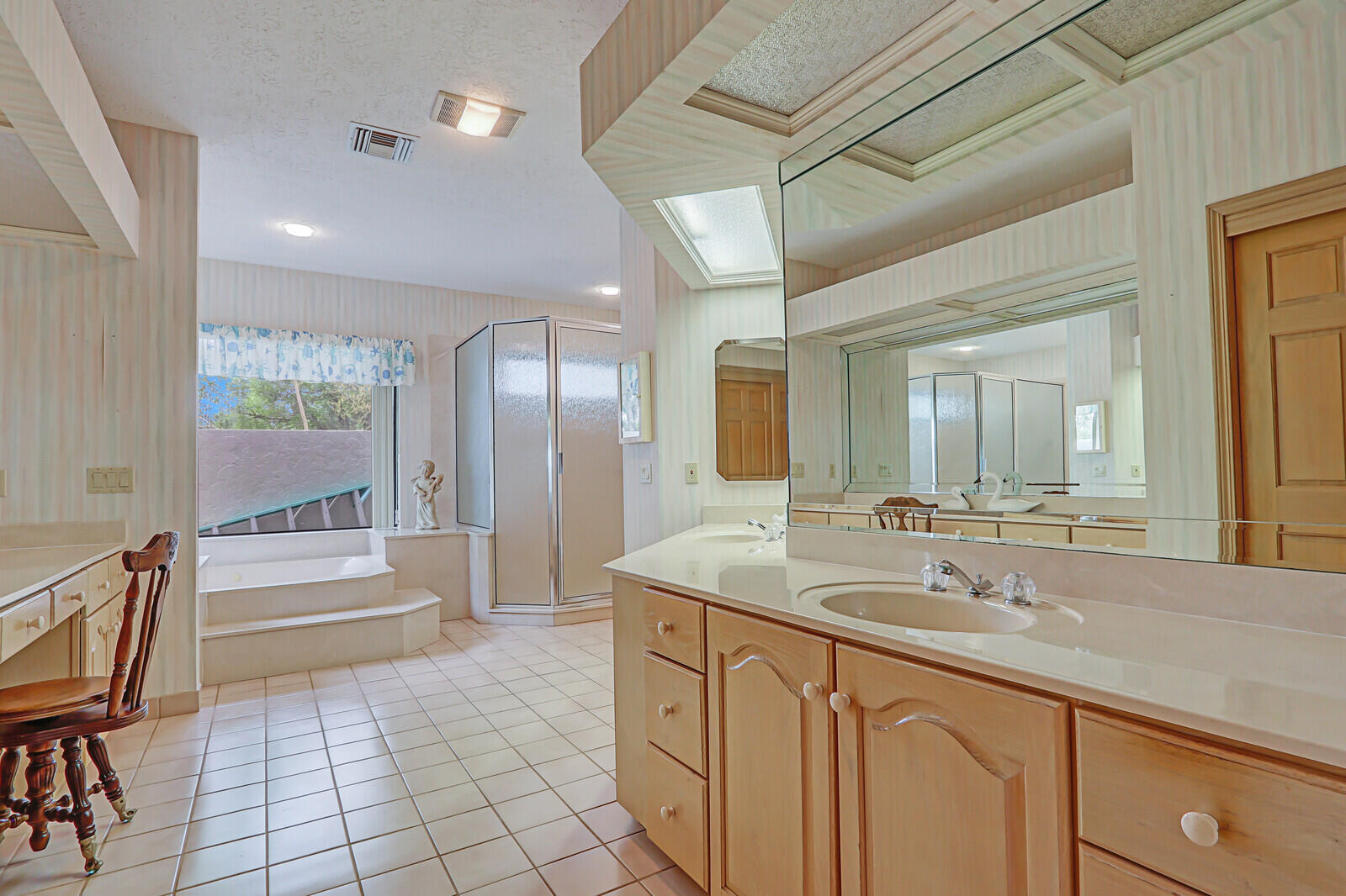 5528 SW Anhinga Avenue