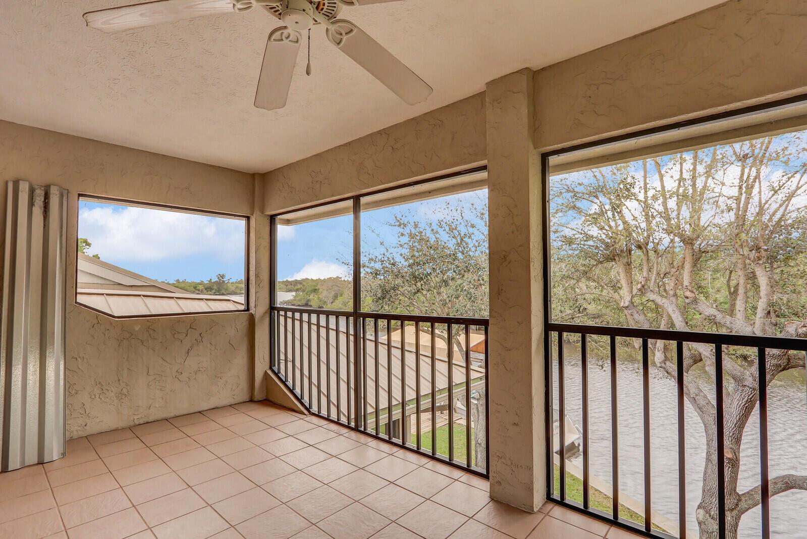 5528 SW Anhinga Avenue