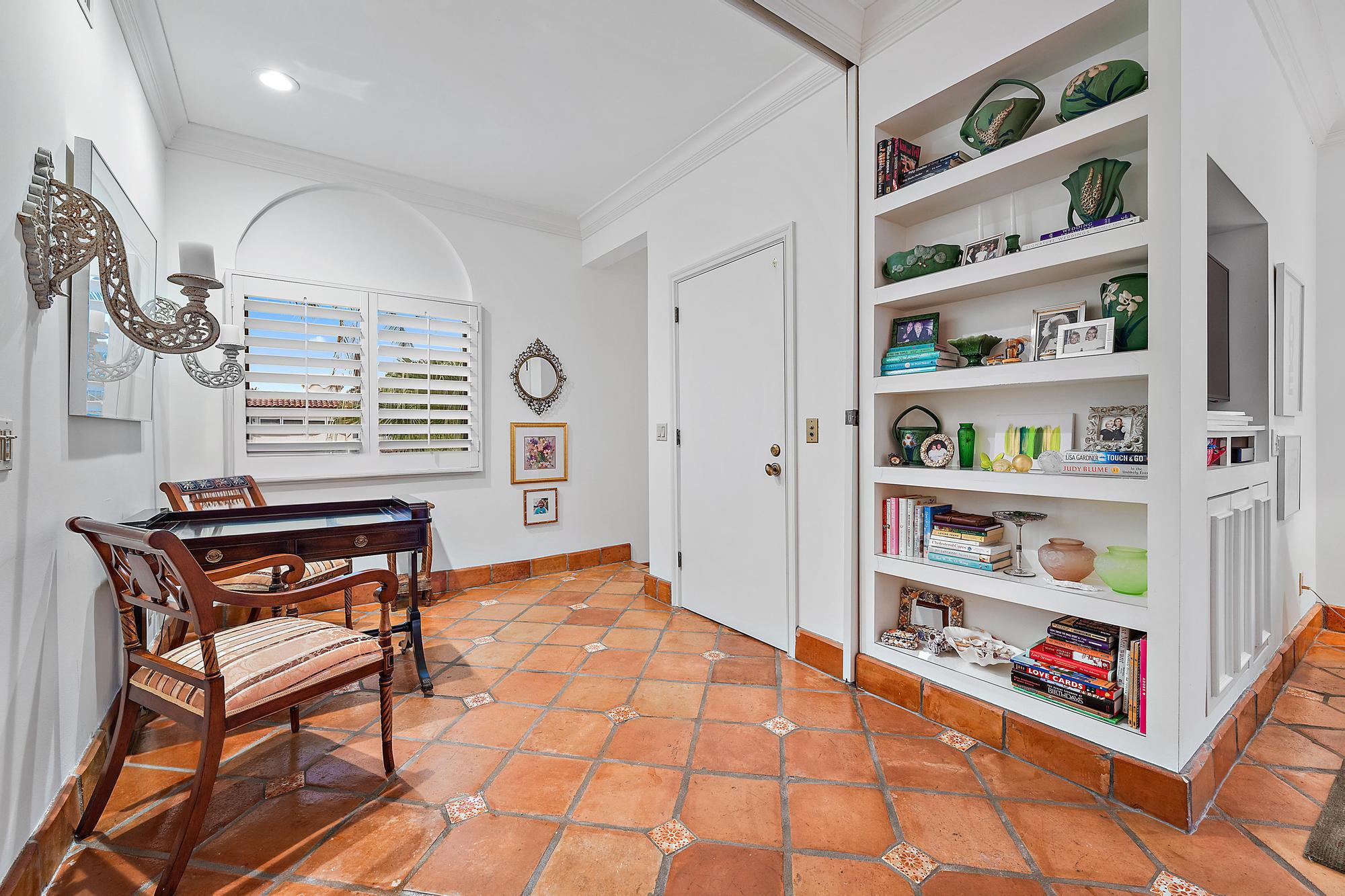 260 Everglade Avenue