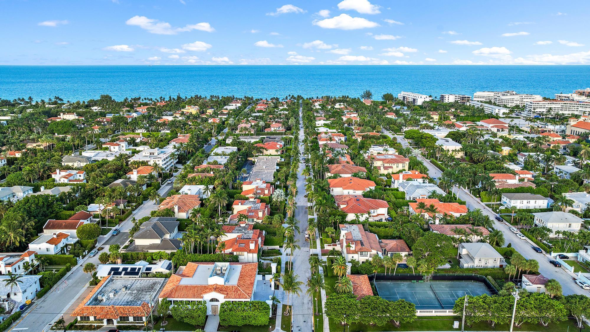 260 Everglade Avenue