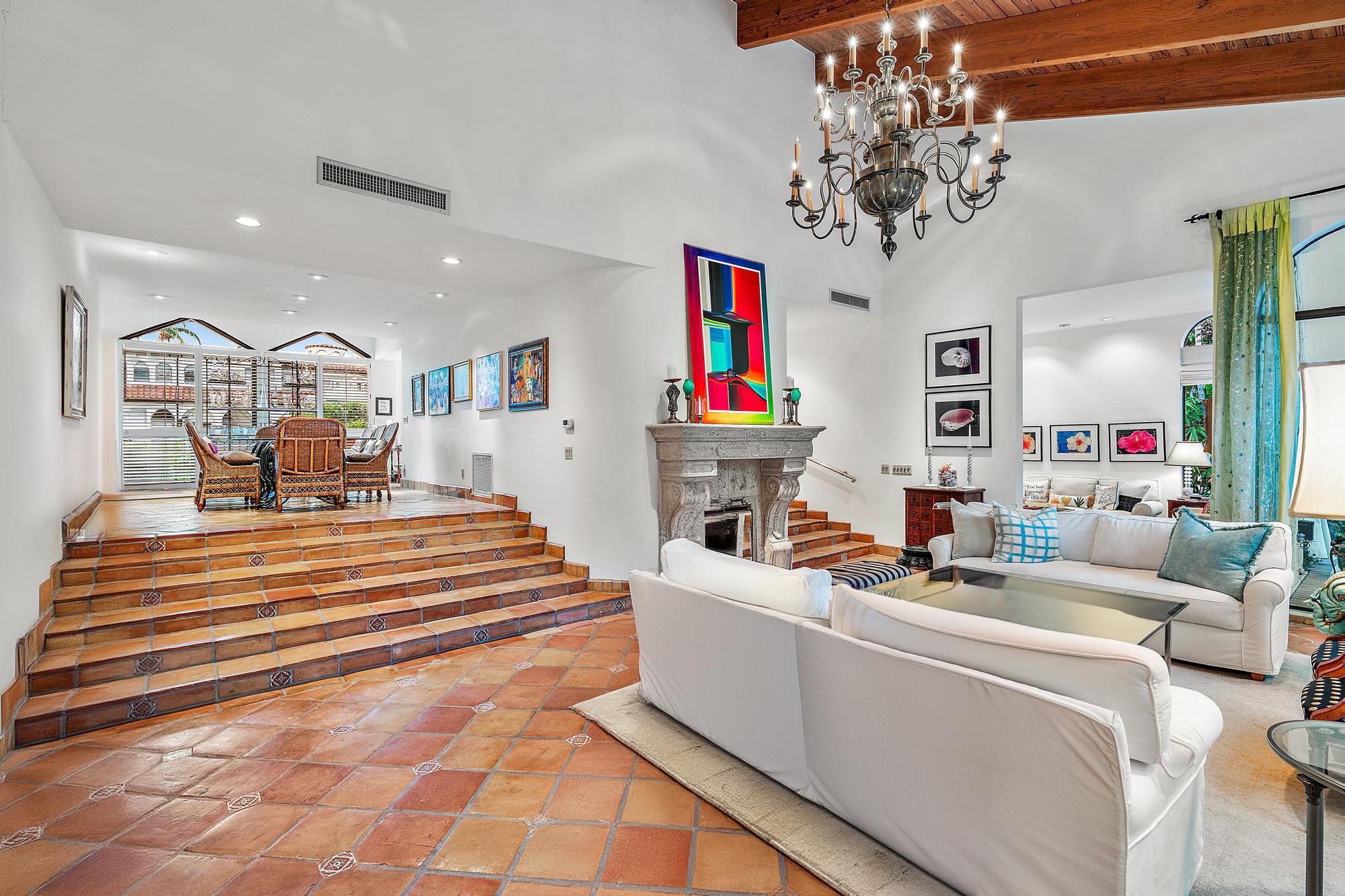 260 Everglade Avenue