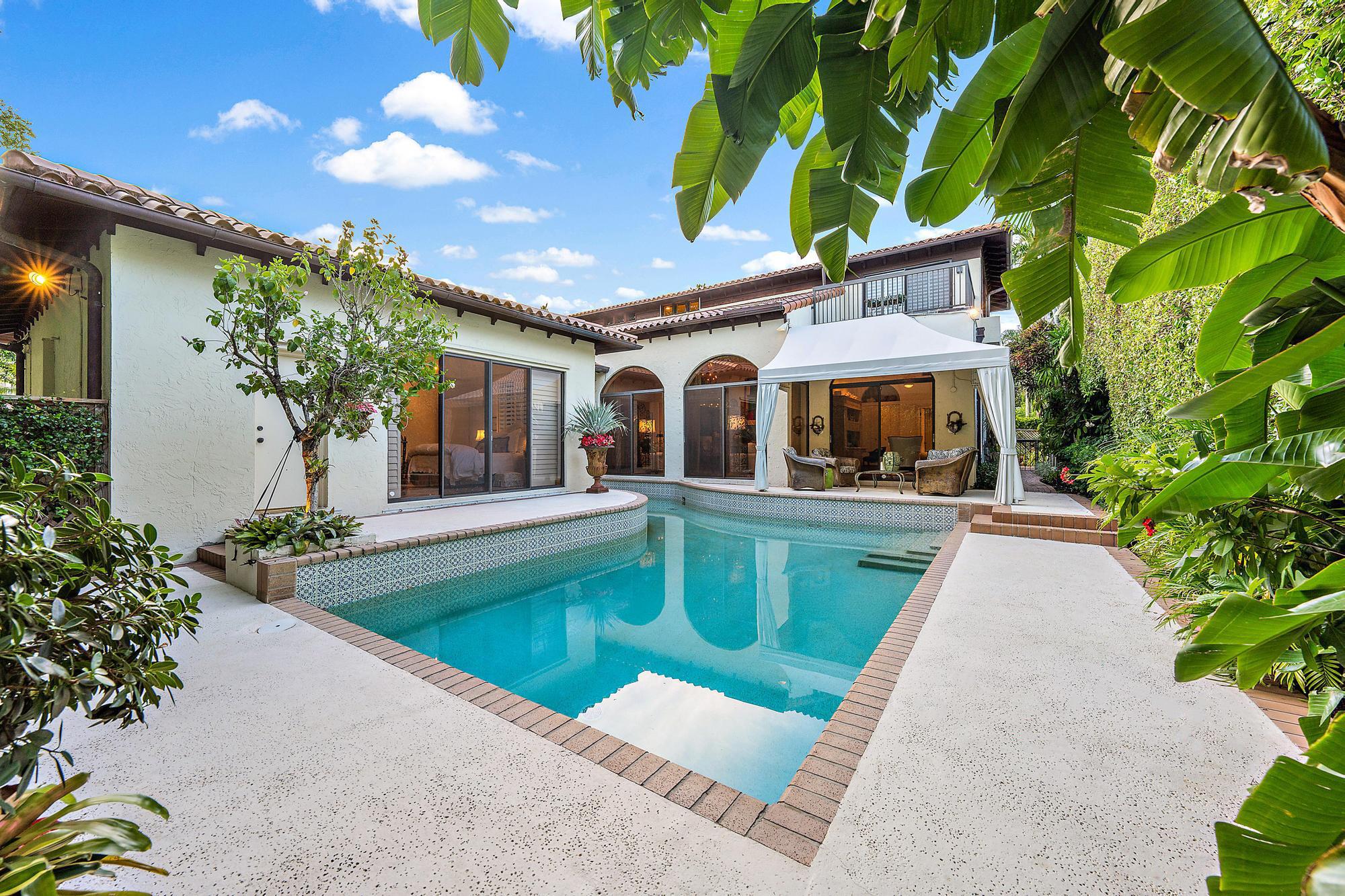 260 Everglade Avenue