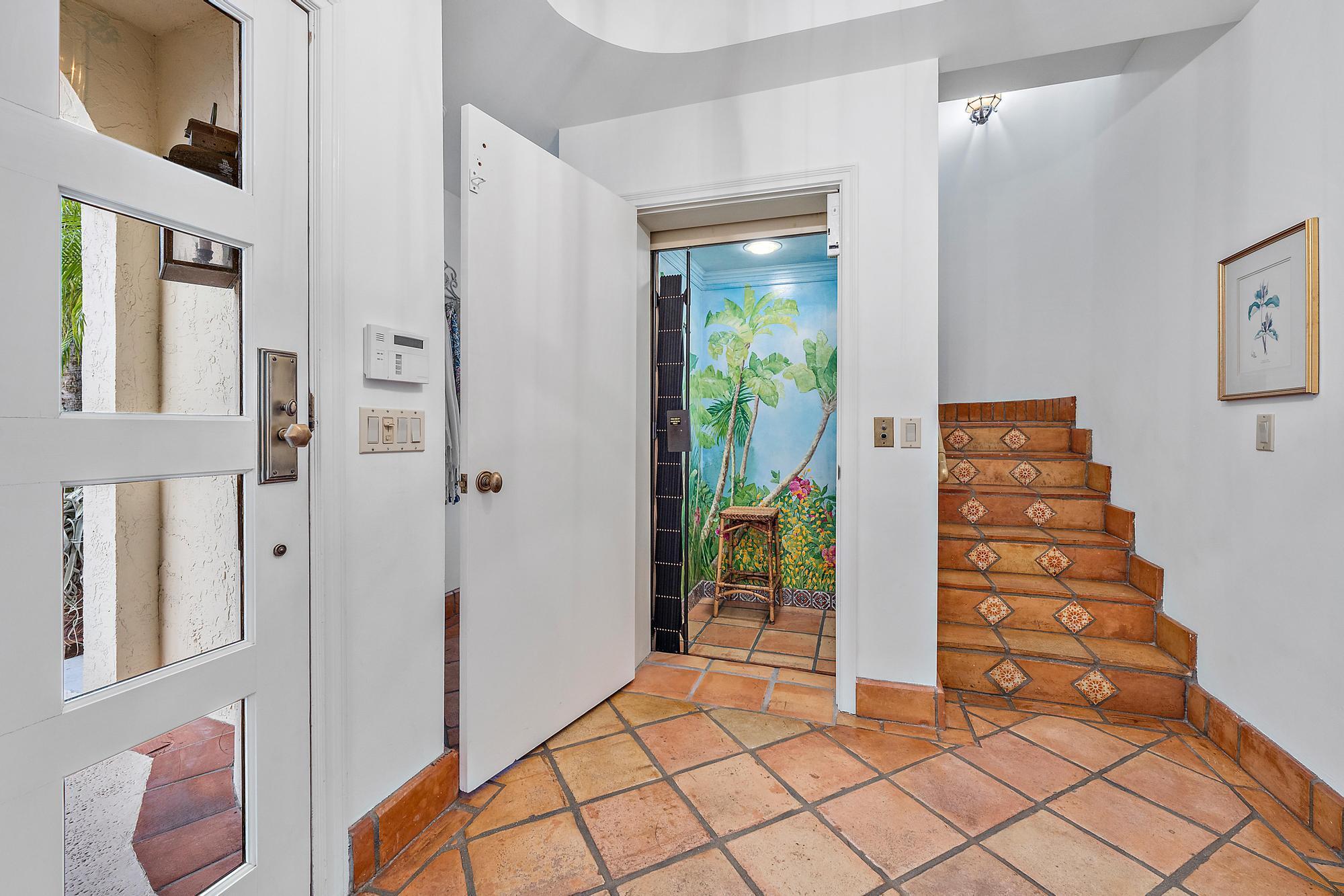 260 Everglade Avenue