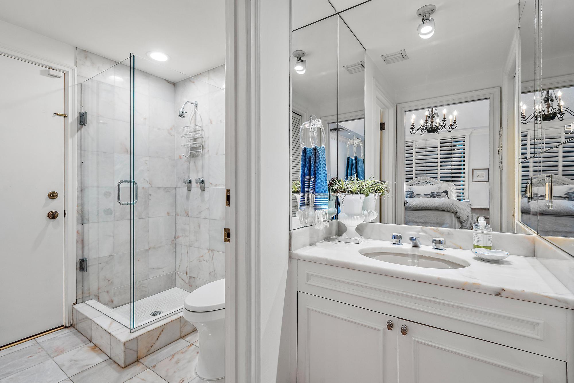 260 Everglade Avenue