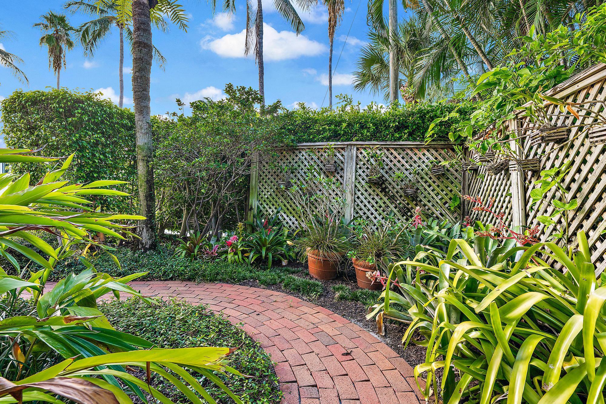 260 Everglade Avenue