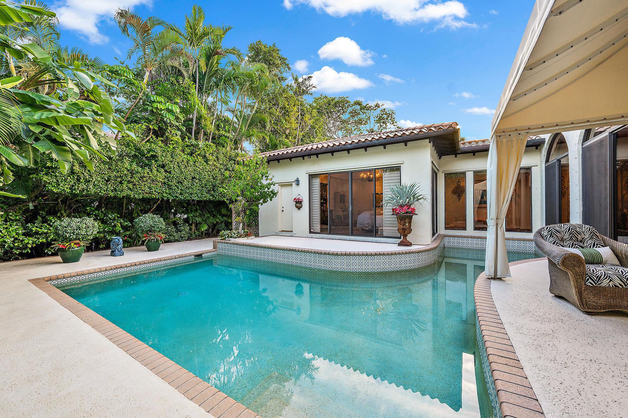 260 Everglade Avenue