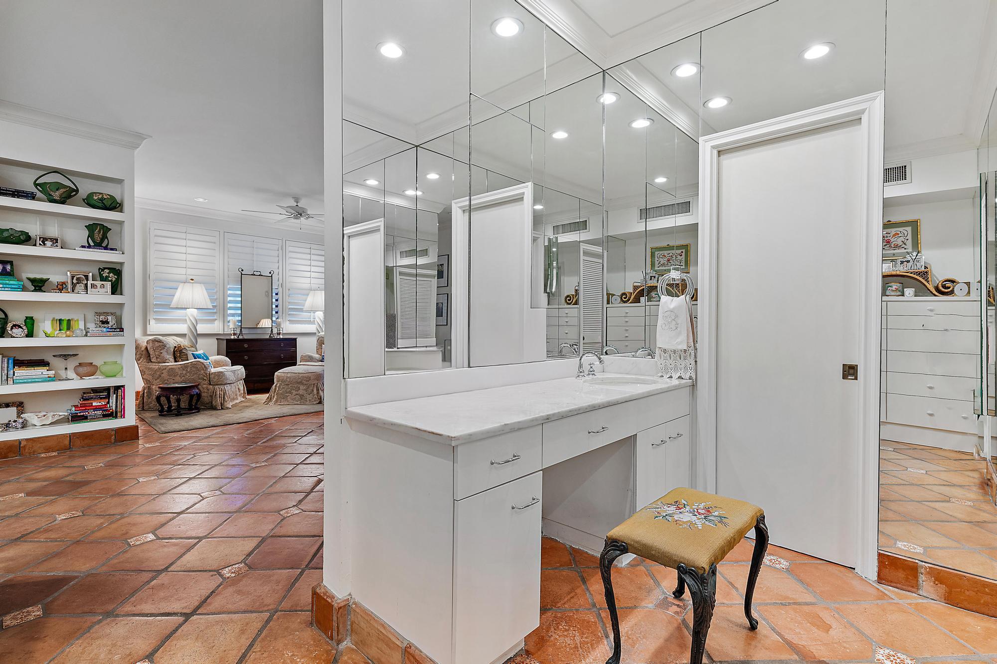 260 Everglade Avenue