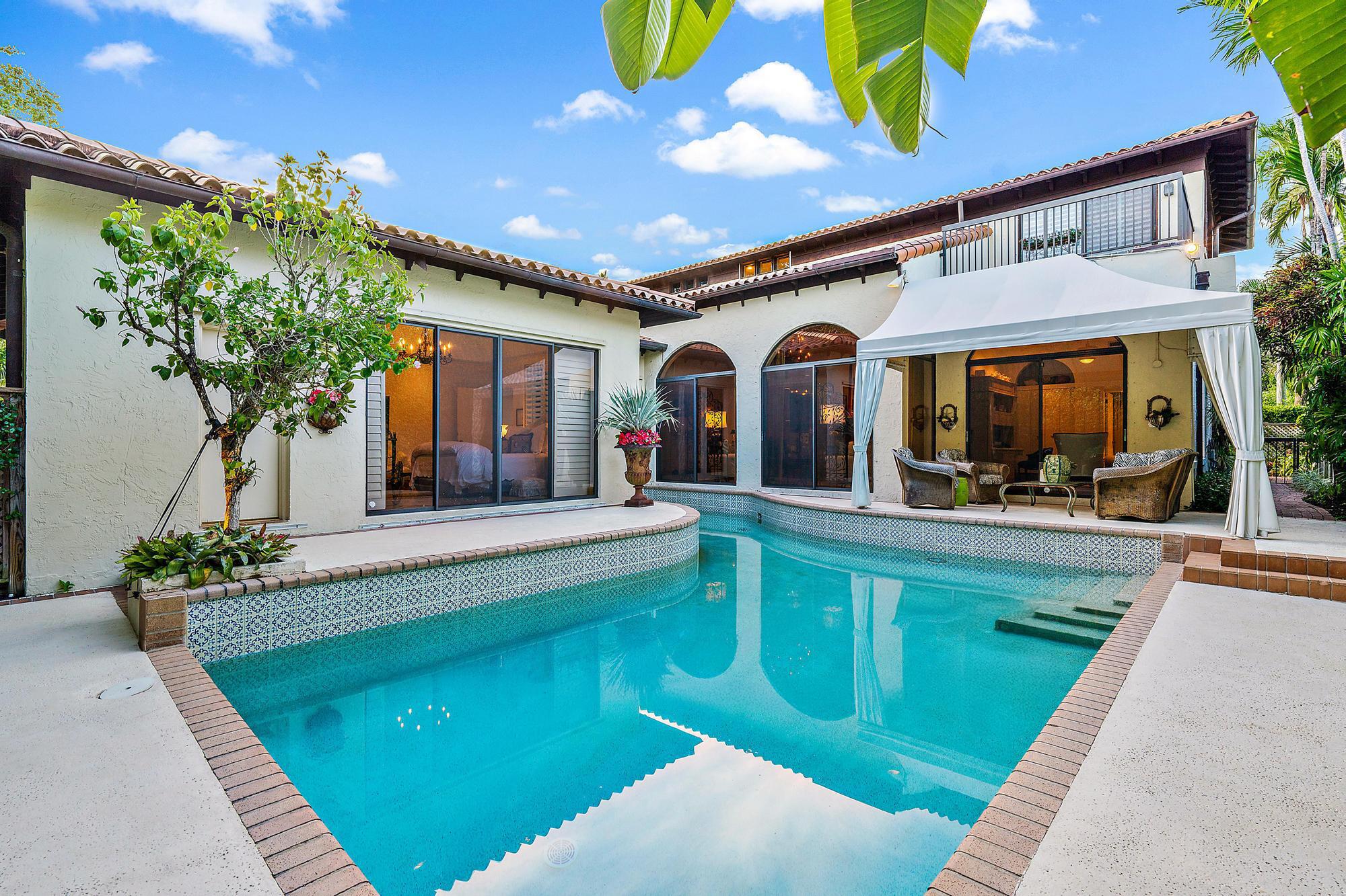 260 Everglade Avenue