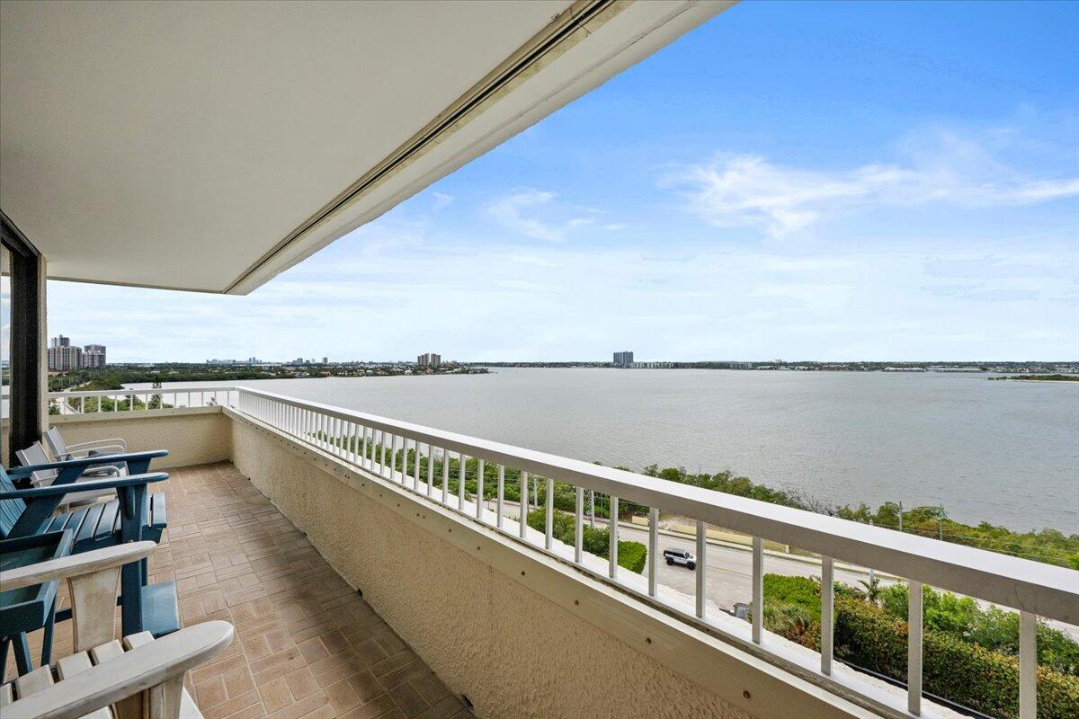 5280 SE N. Ocean Drive 8e