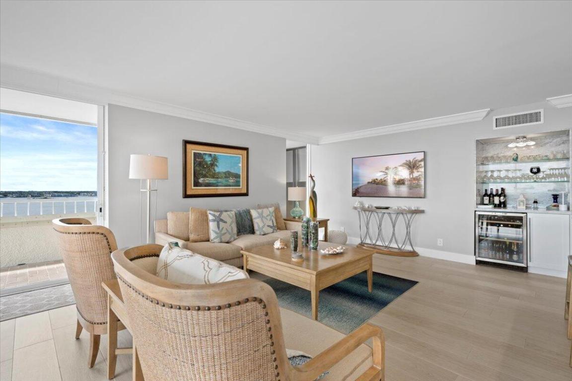 5280 SE N. Ocean Drive 8e