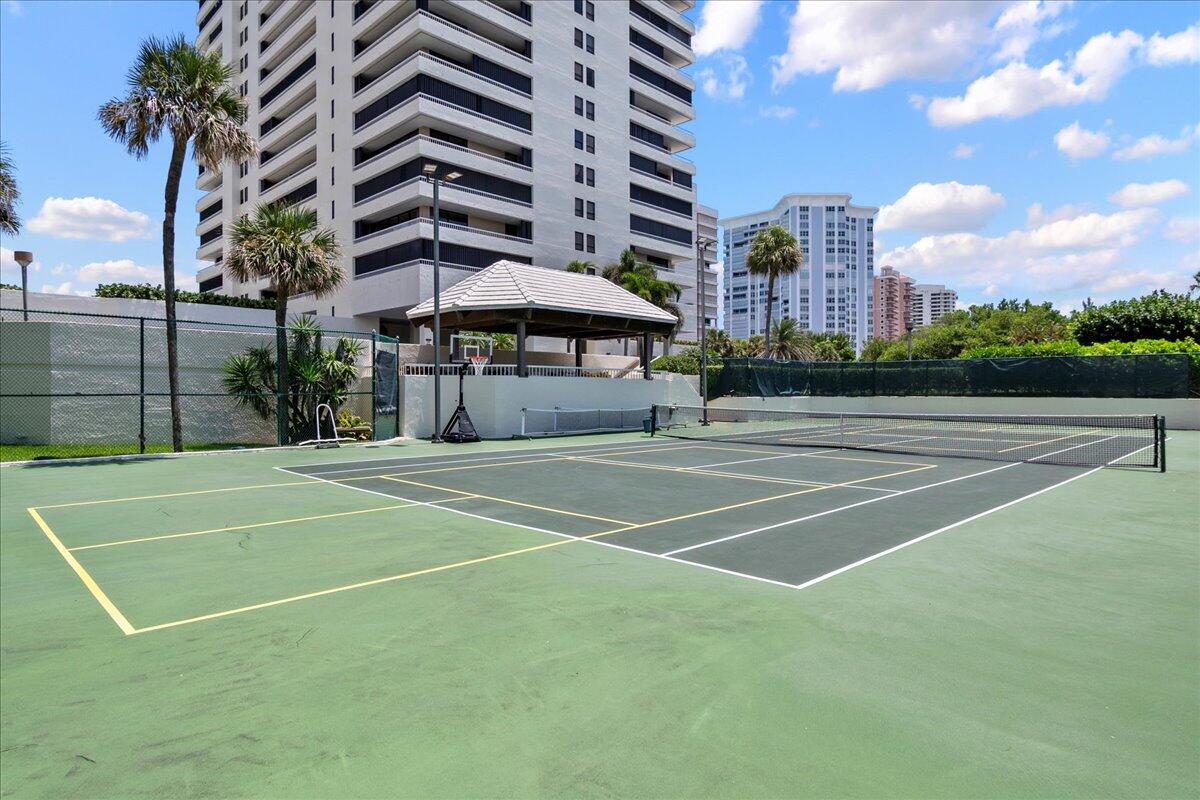 5280 SE N. Ocean Drive 8e