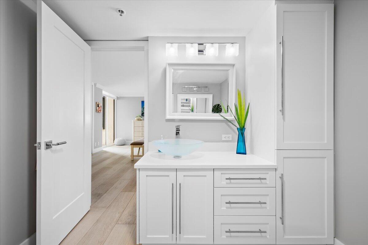 5280 SE N. Ocean Drive 8e