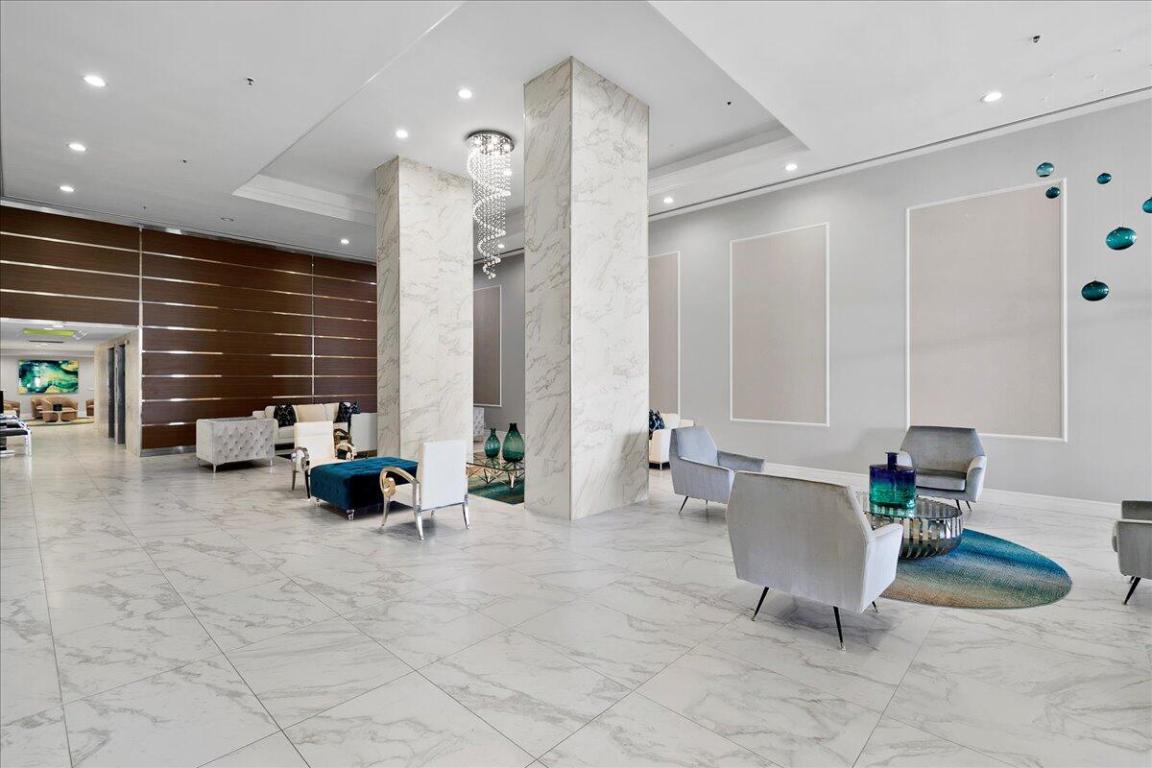 5280 SE N. Ocean Drive 8e