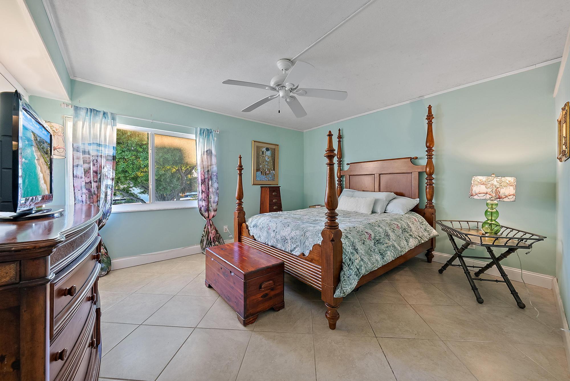 1561 NE 12th Terrace C-14