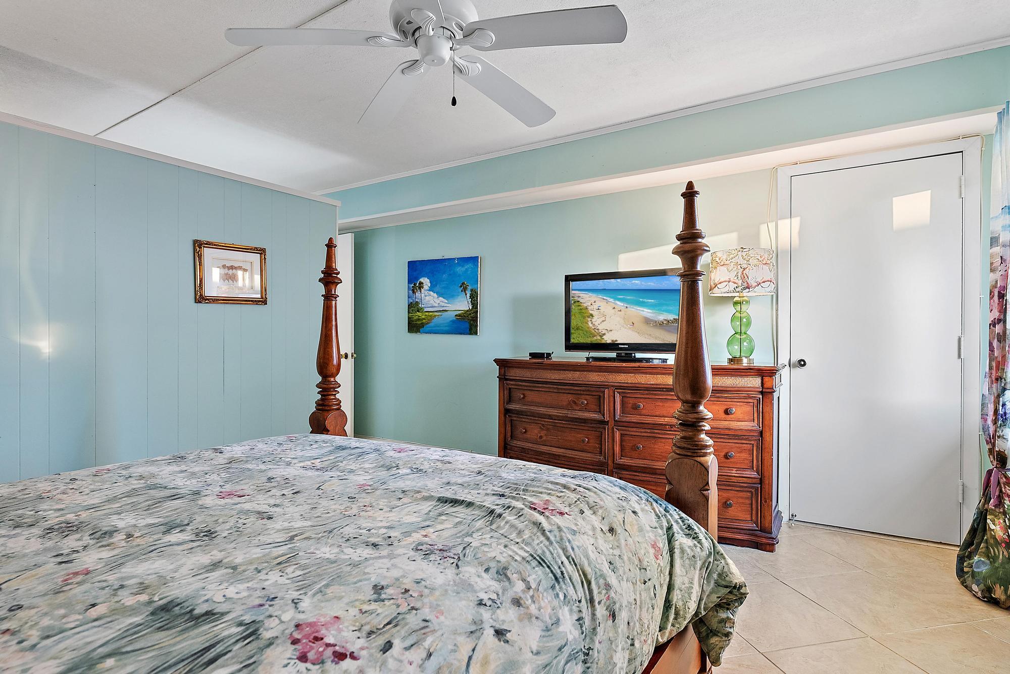 1561 NE 12th Terrace C-14