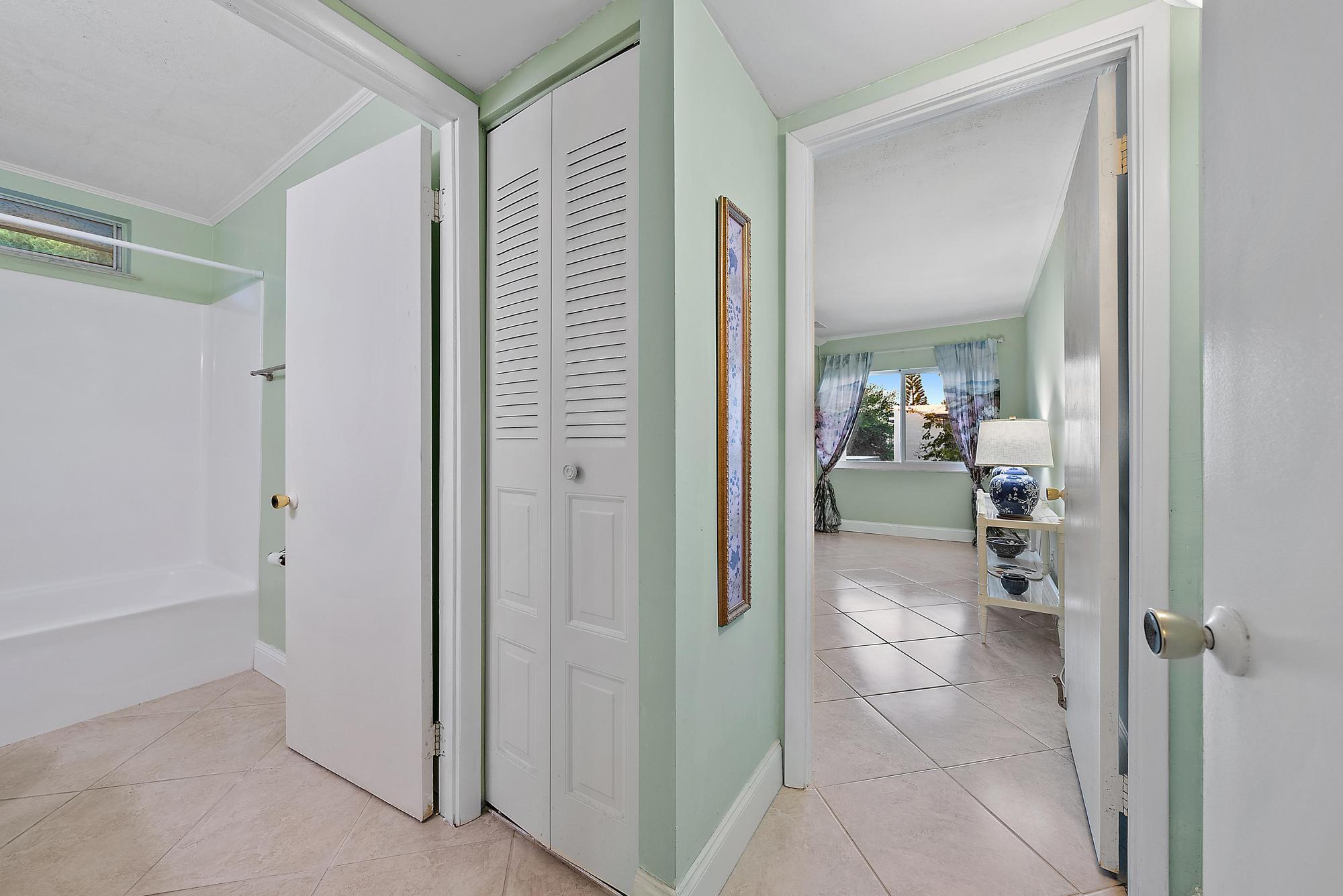 1561 NE 12th Terrace C-14