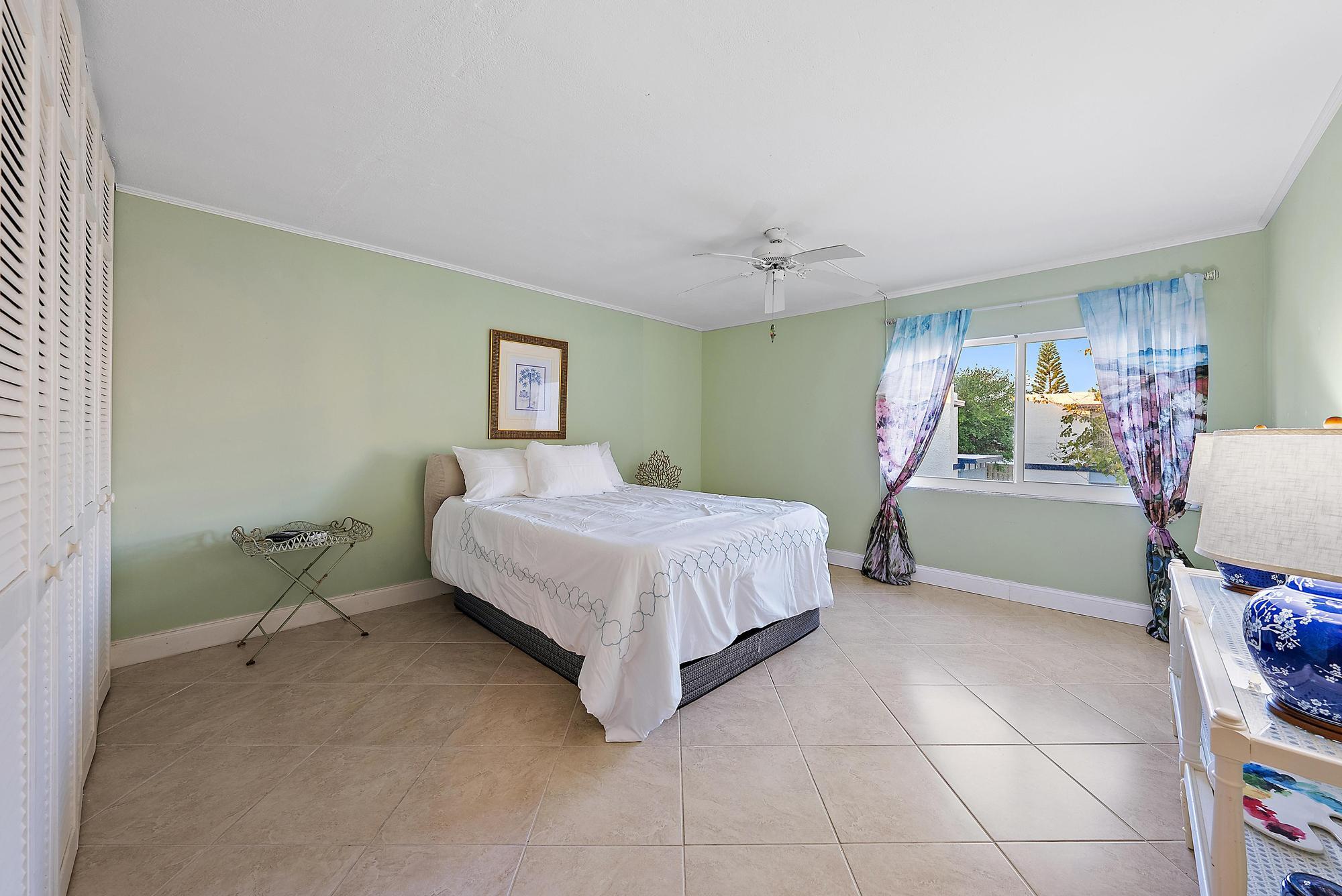 1561 NE 12th Terrace C-14