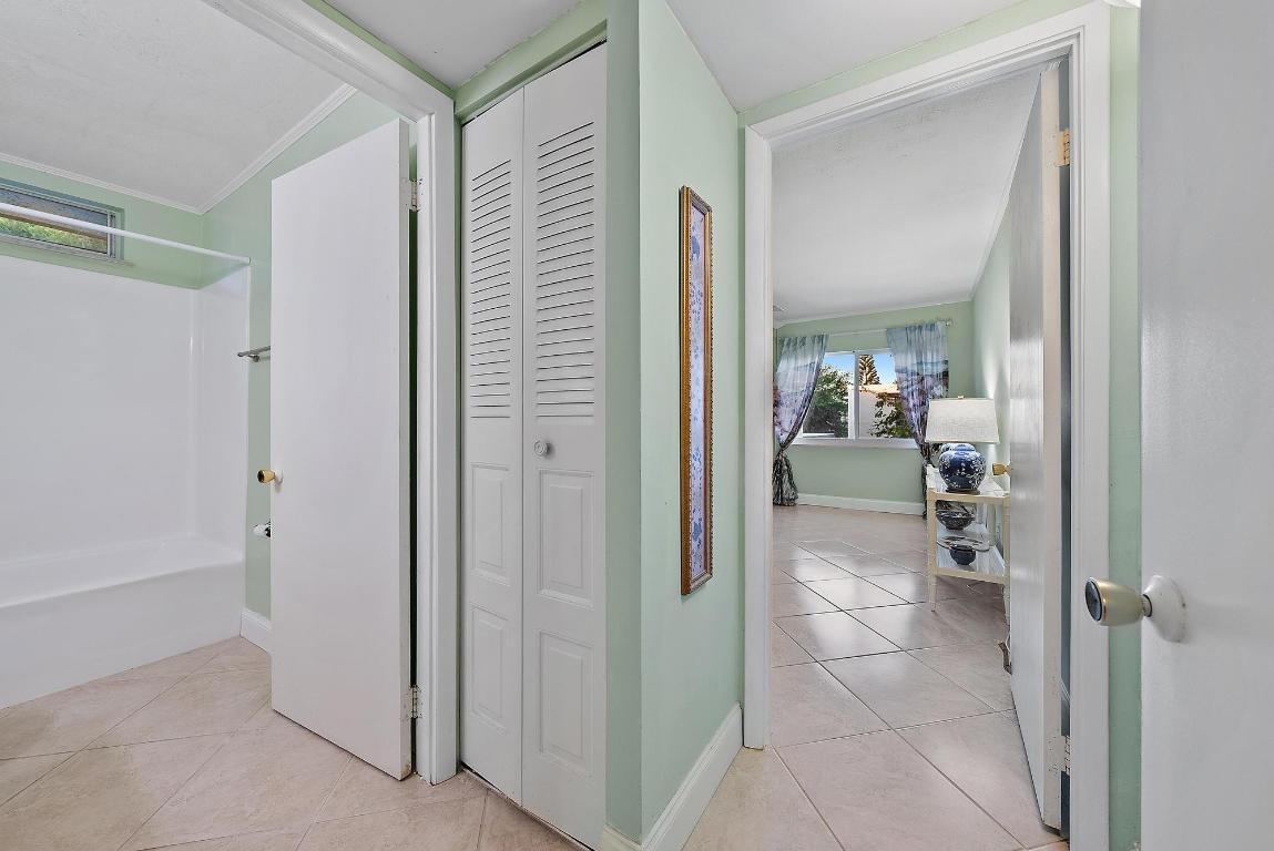 1561 NE 12th Terrace C-14