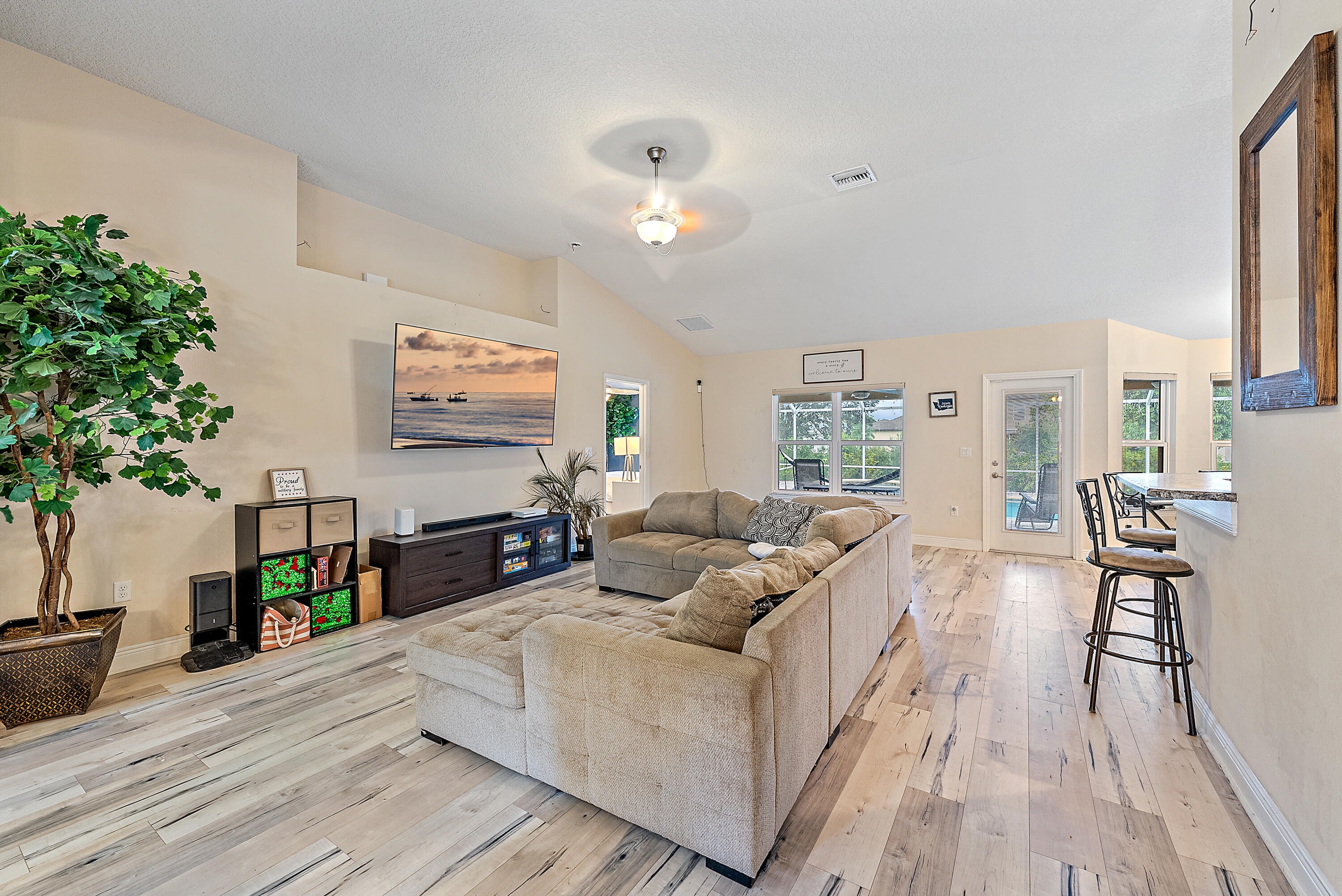 1433 SW Edinburgh Drive