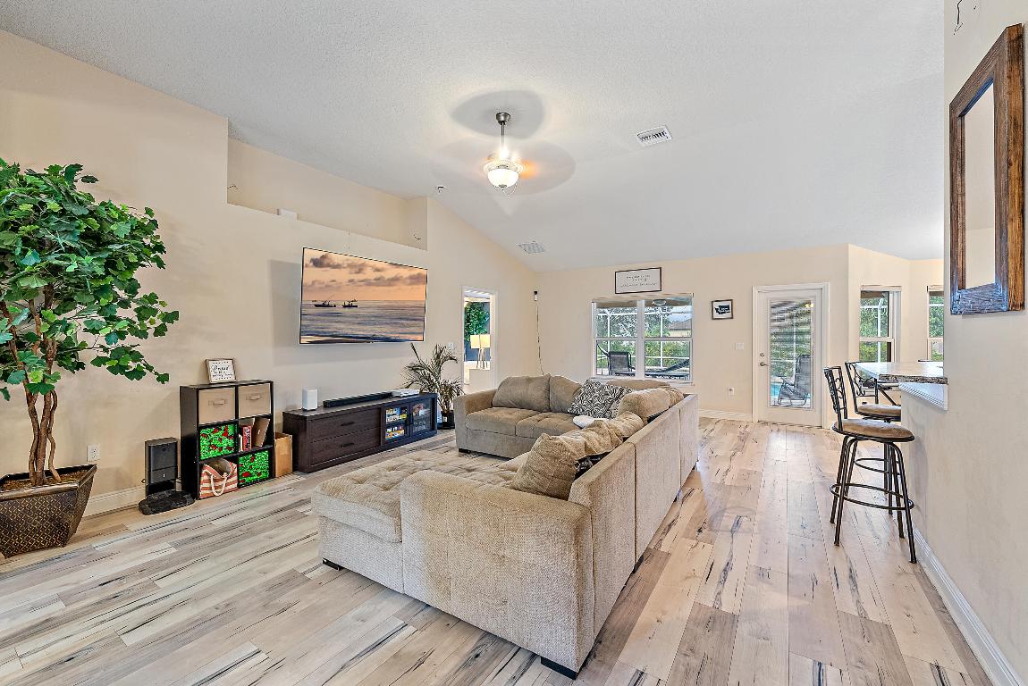 1433 SW Edinburgh Drive