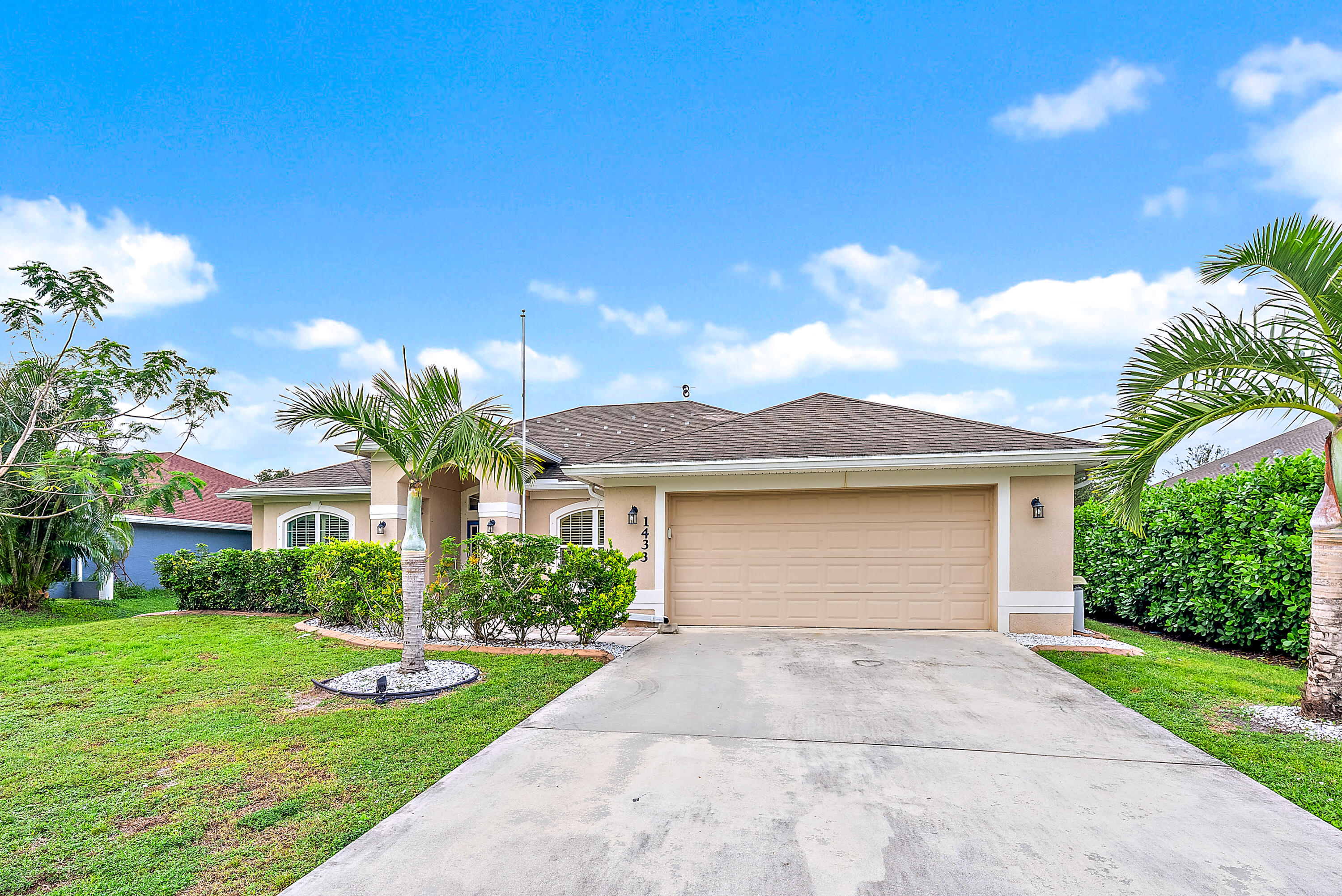 1433 SW Edinburgh Drive