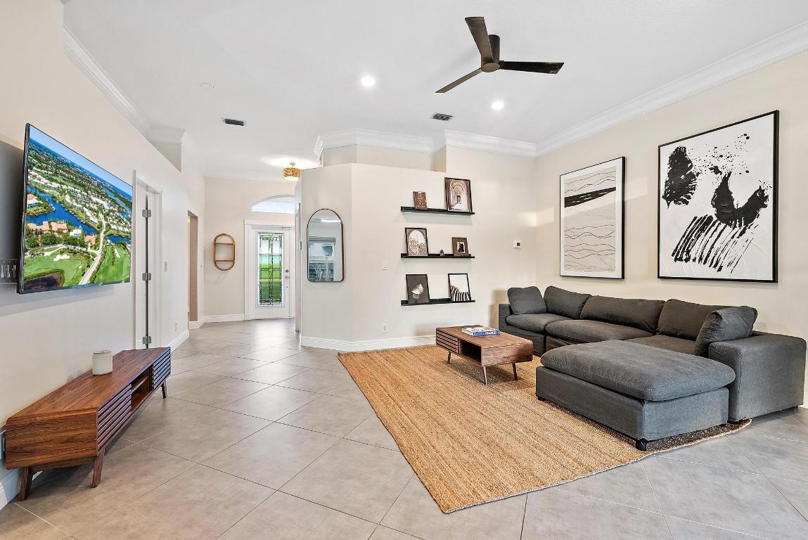 15129 Harriet Avenue