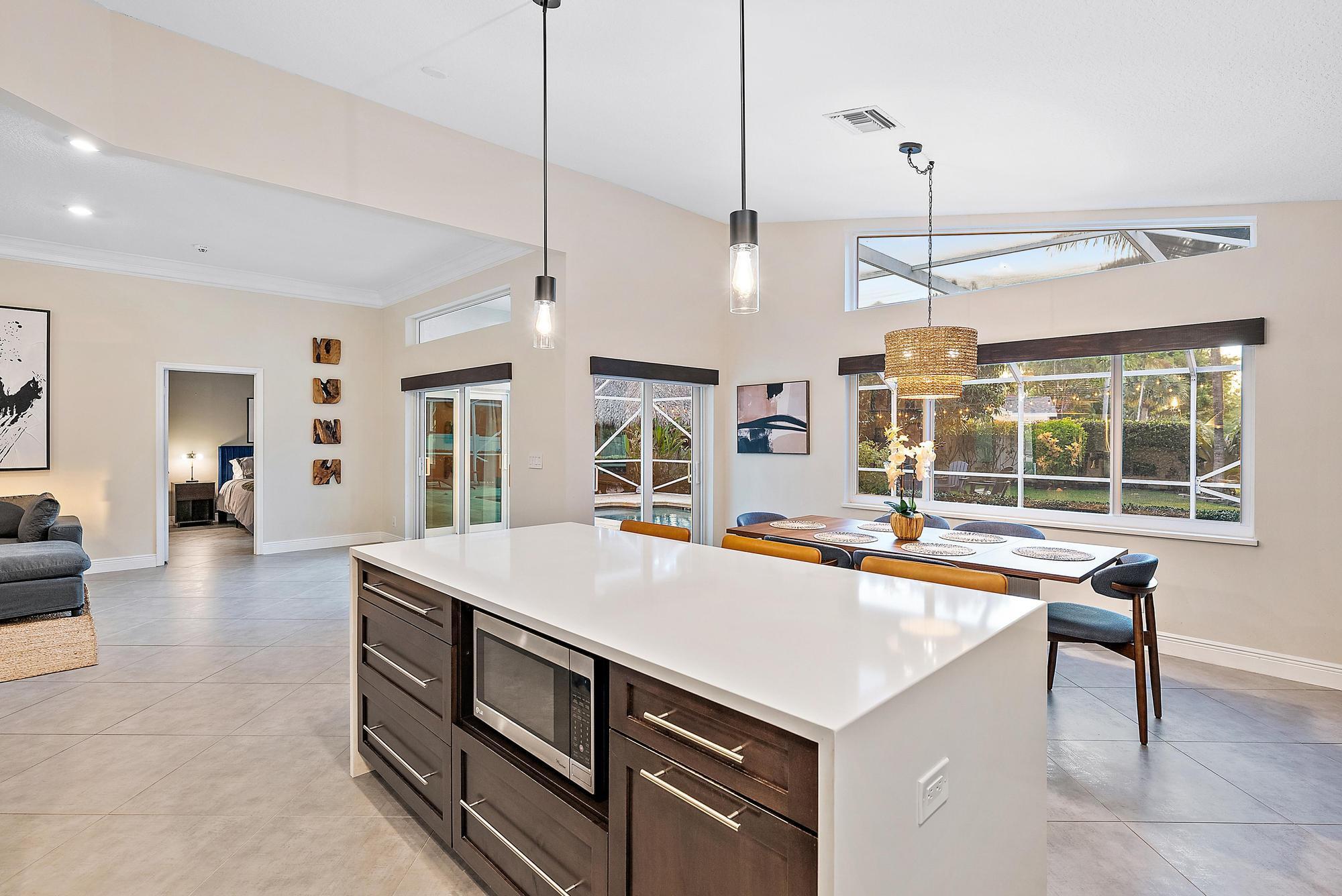 15129 Harriet Avenue