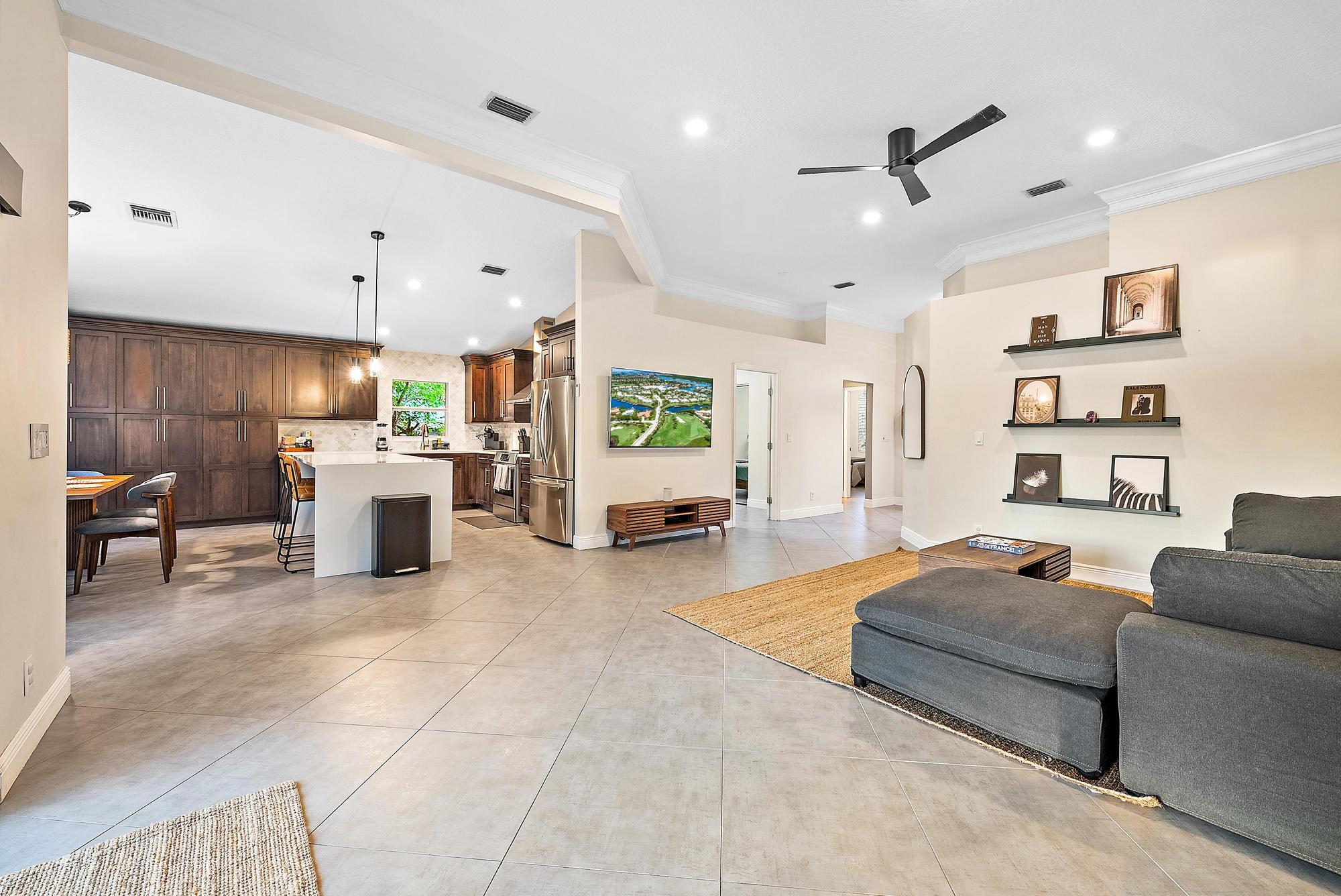 15129 Harriet Avenue