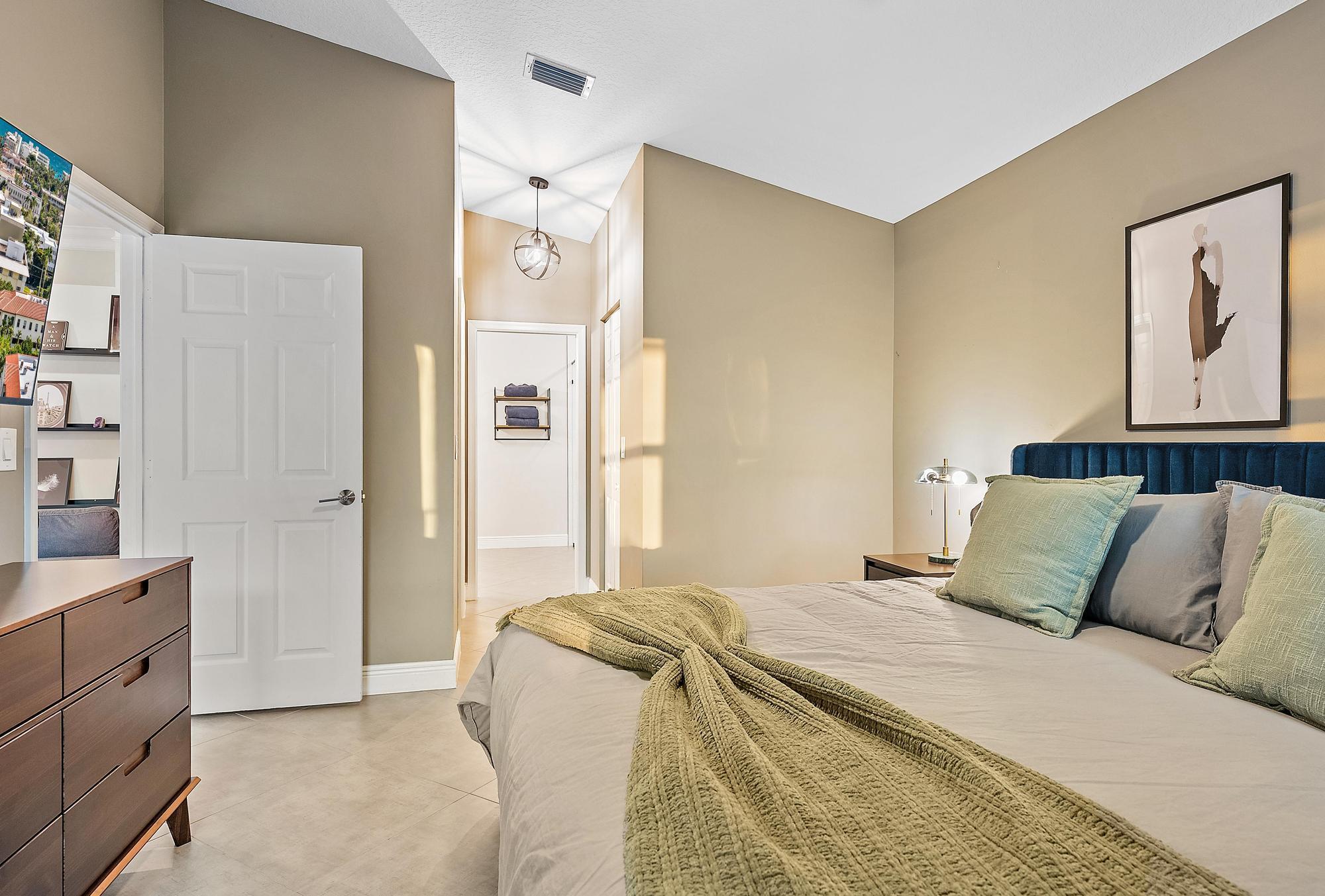 15129 Harriet Avenue