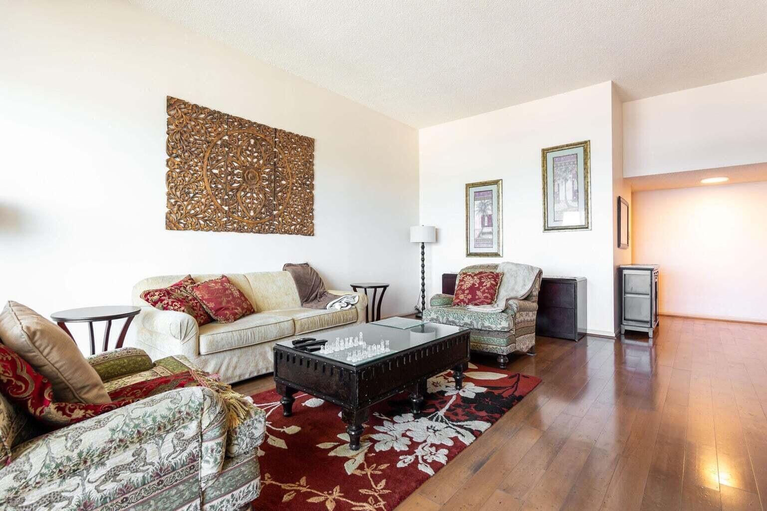 18031 Biscayne Boulevard Ph04