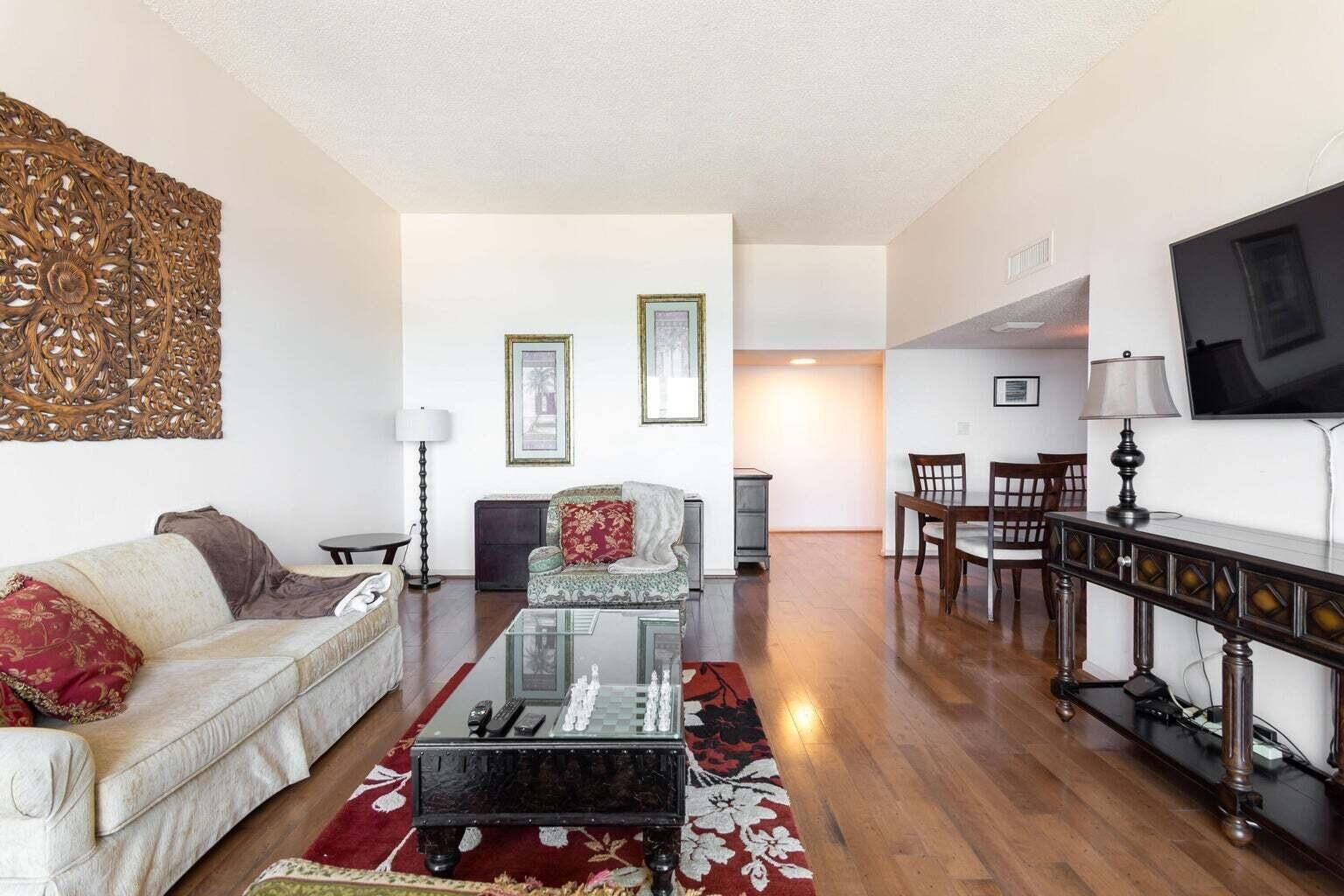 18031 Biscayne Boulevard Ph04