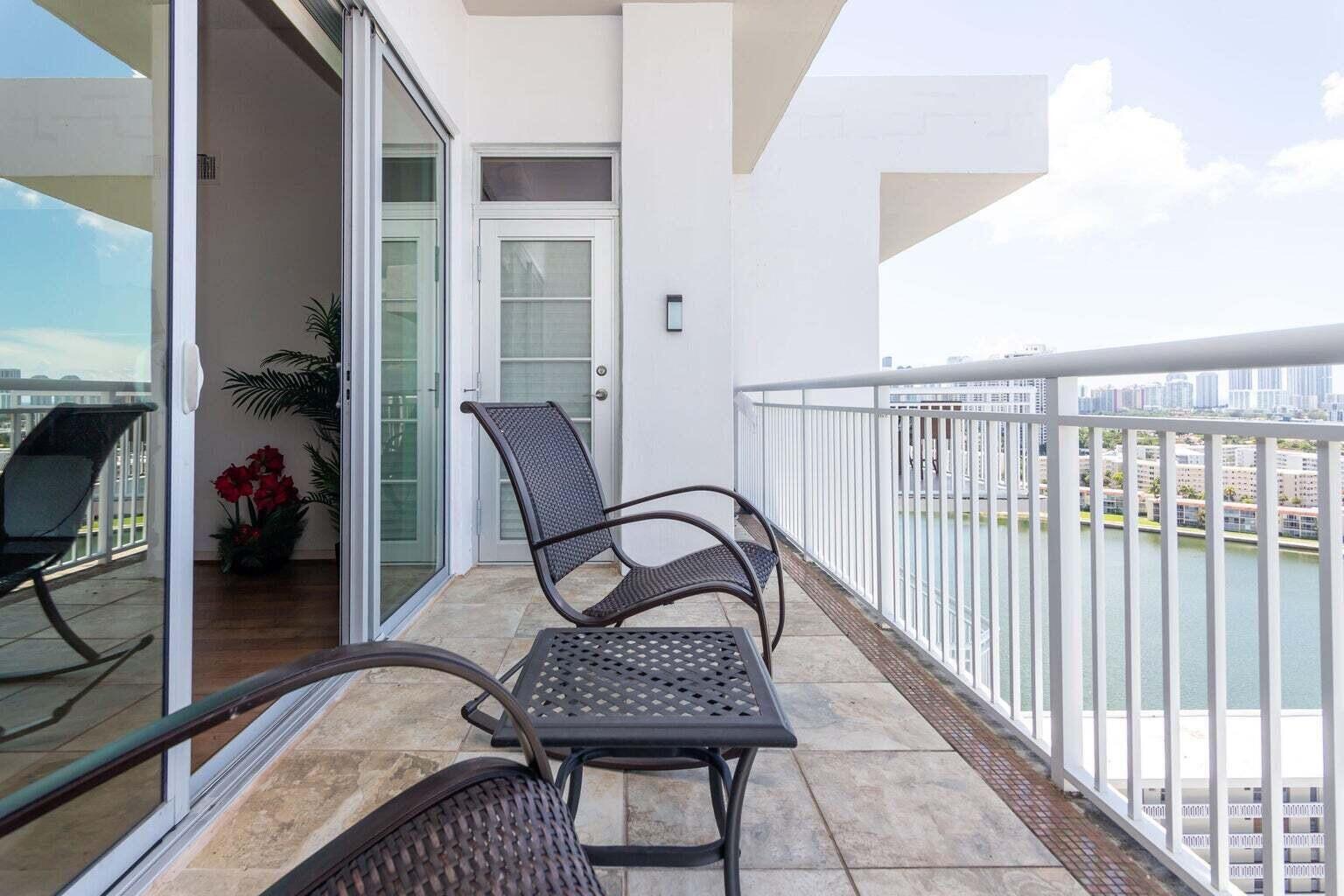 18031 Biscayne Boulevard Ph04