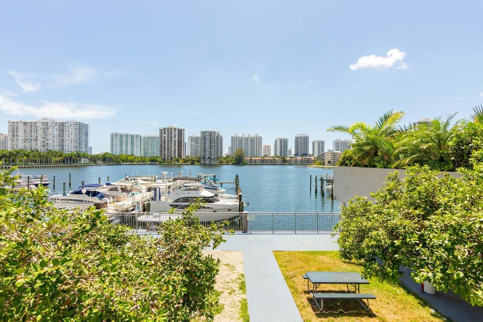 18031 Biscayne Boulevard Ph04