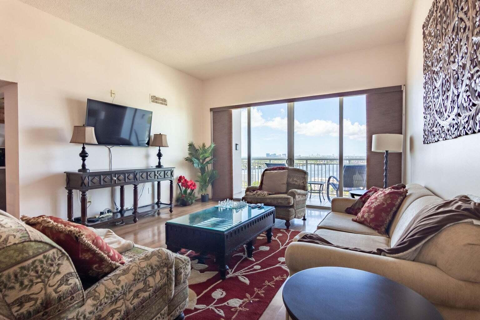 18031 Biscayne Boulevard Ph04