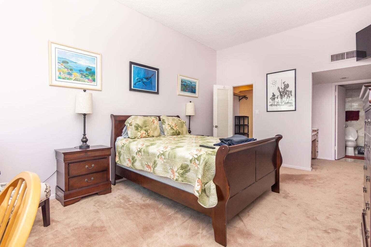 18031 Biscayne Boulevard Ph04