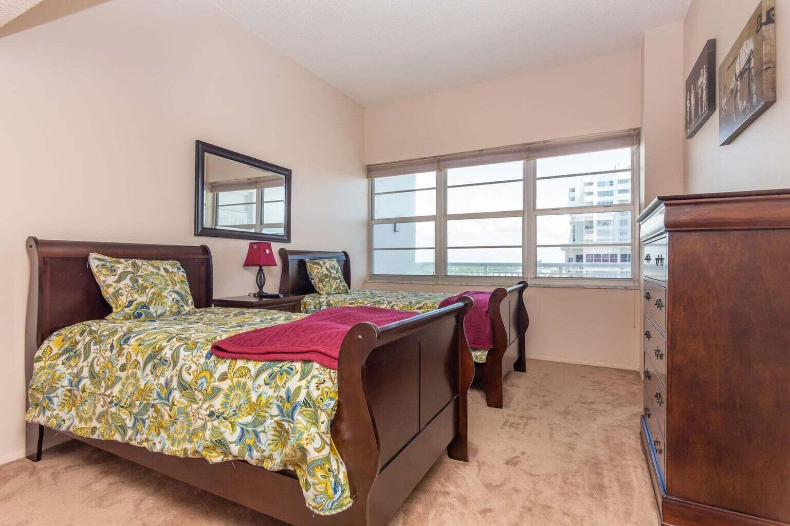 18031 Biscayne Boulevard Ph04