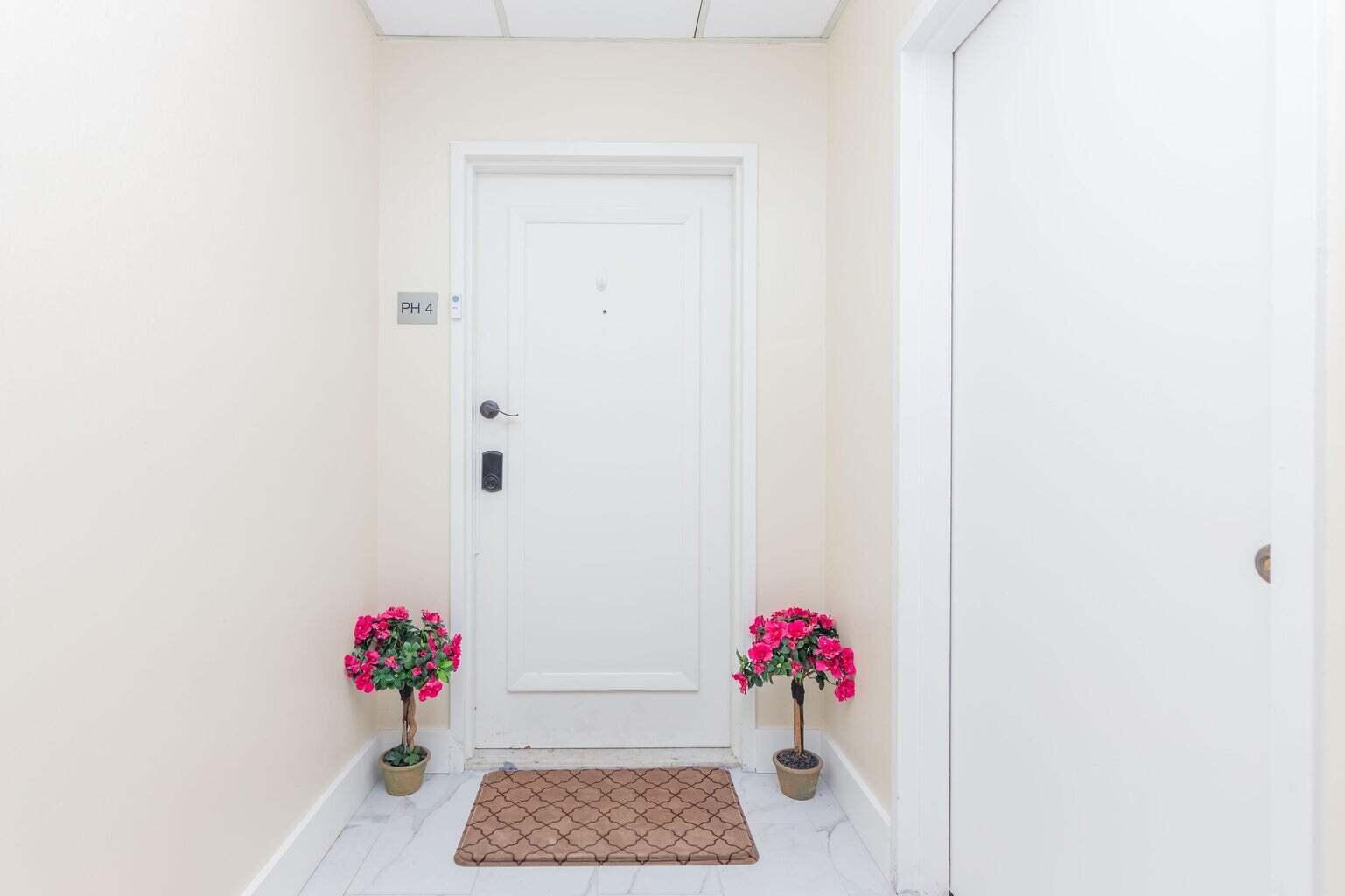 18031 Biscayne Boulevard Ph04