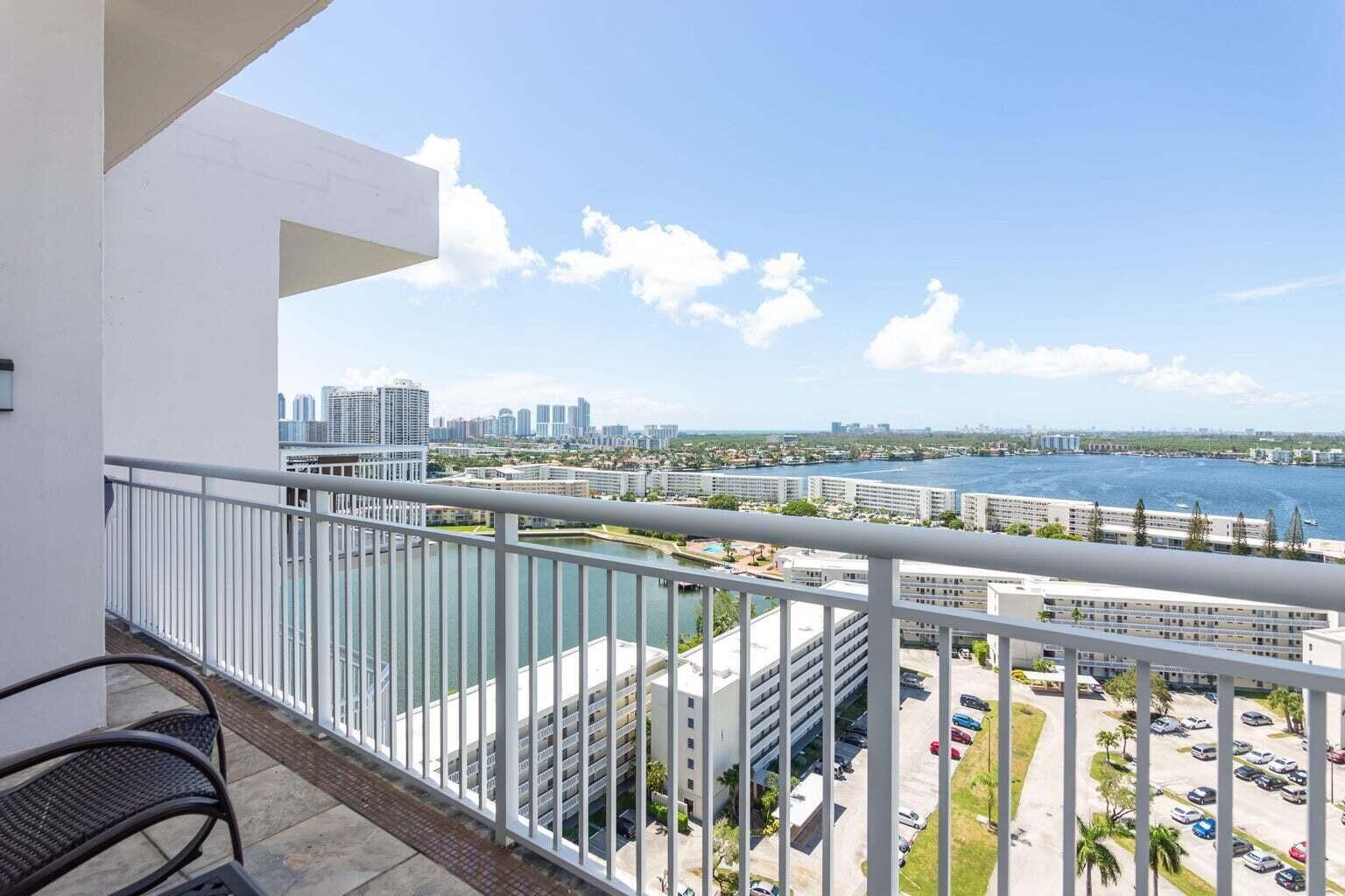 18031 Biscayne Boulevard Ph04