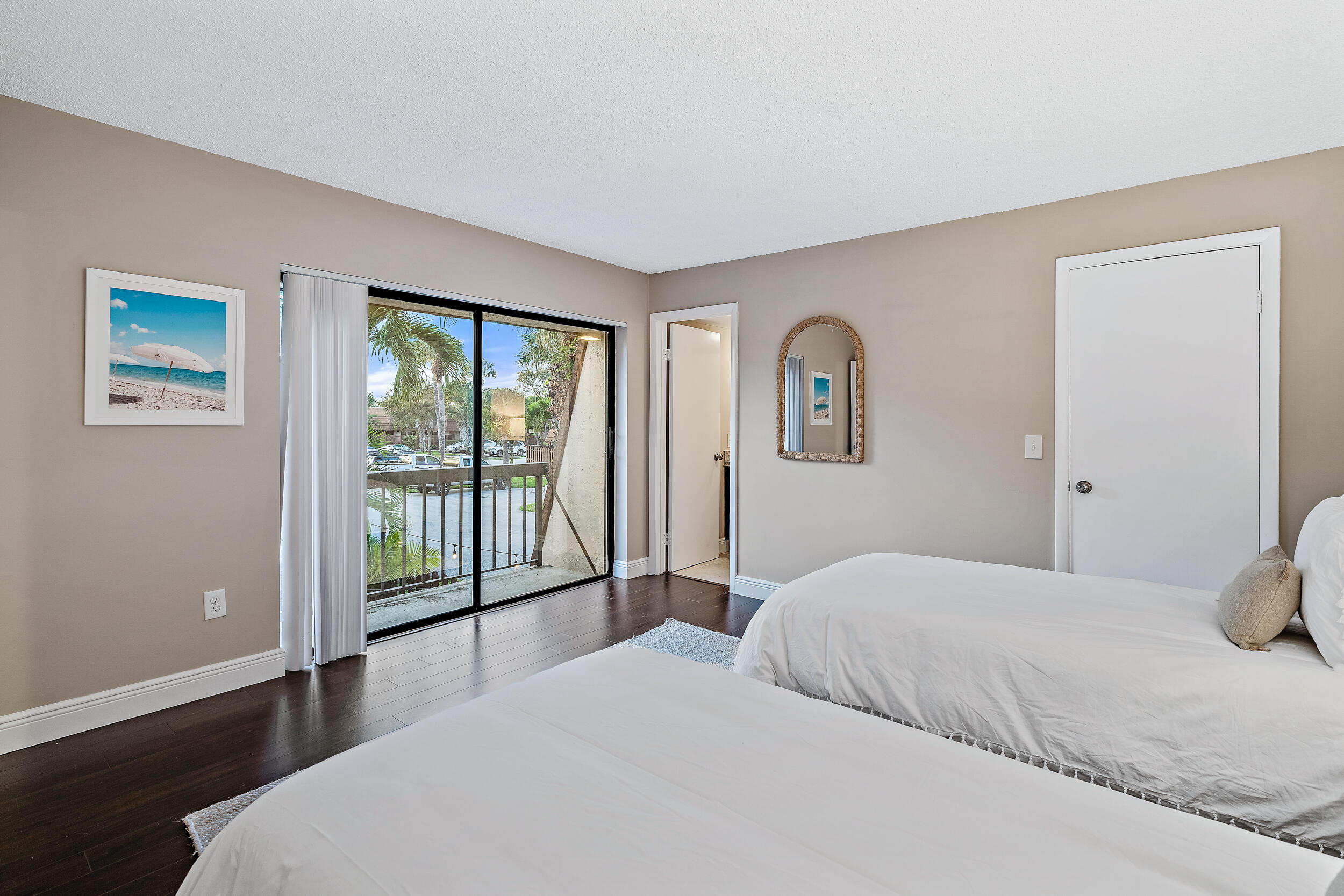 825 Center Street 12d