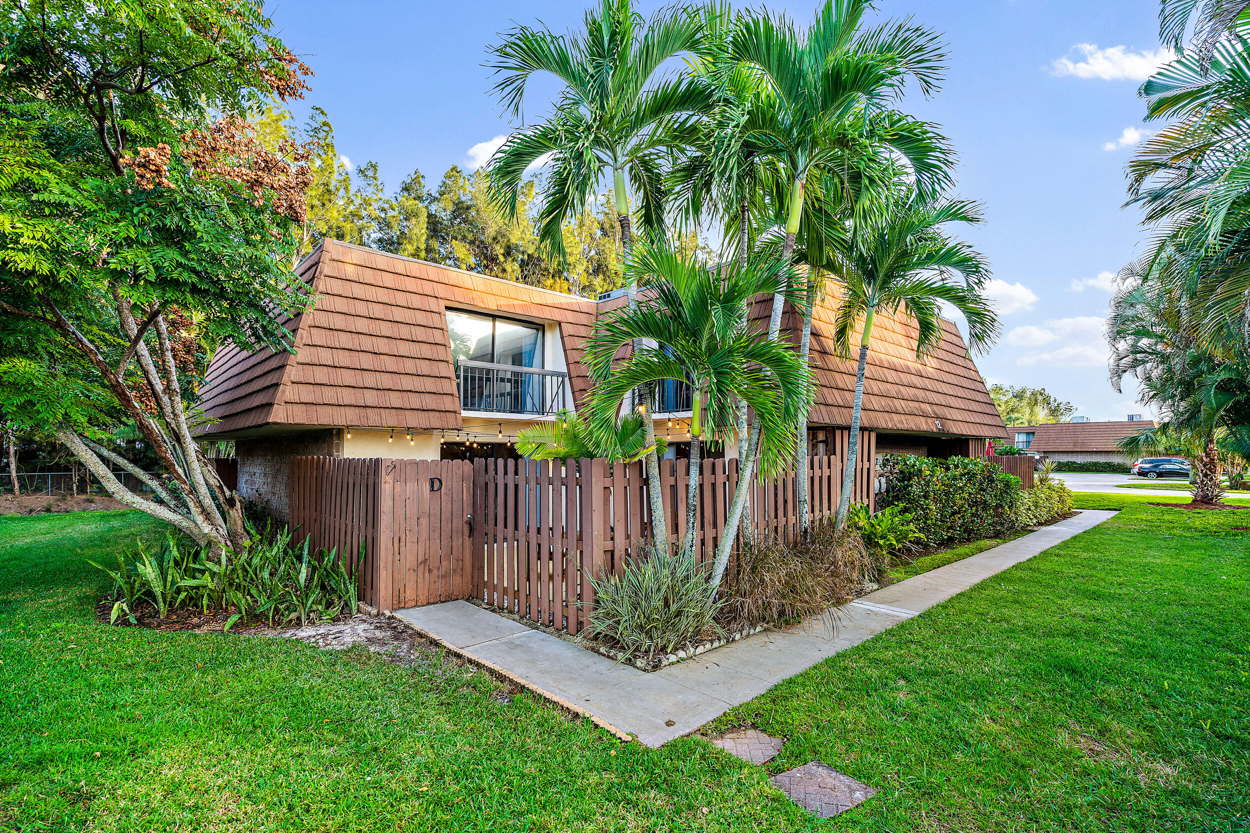 825 Center Street 12d