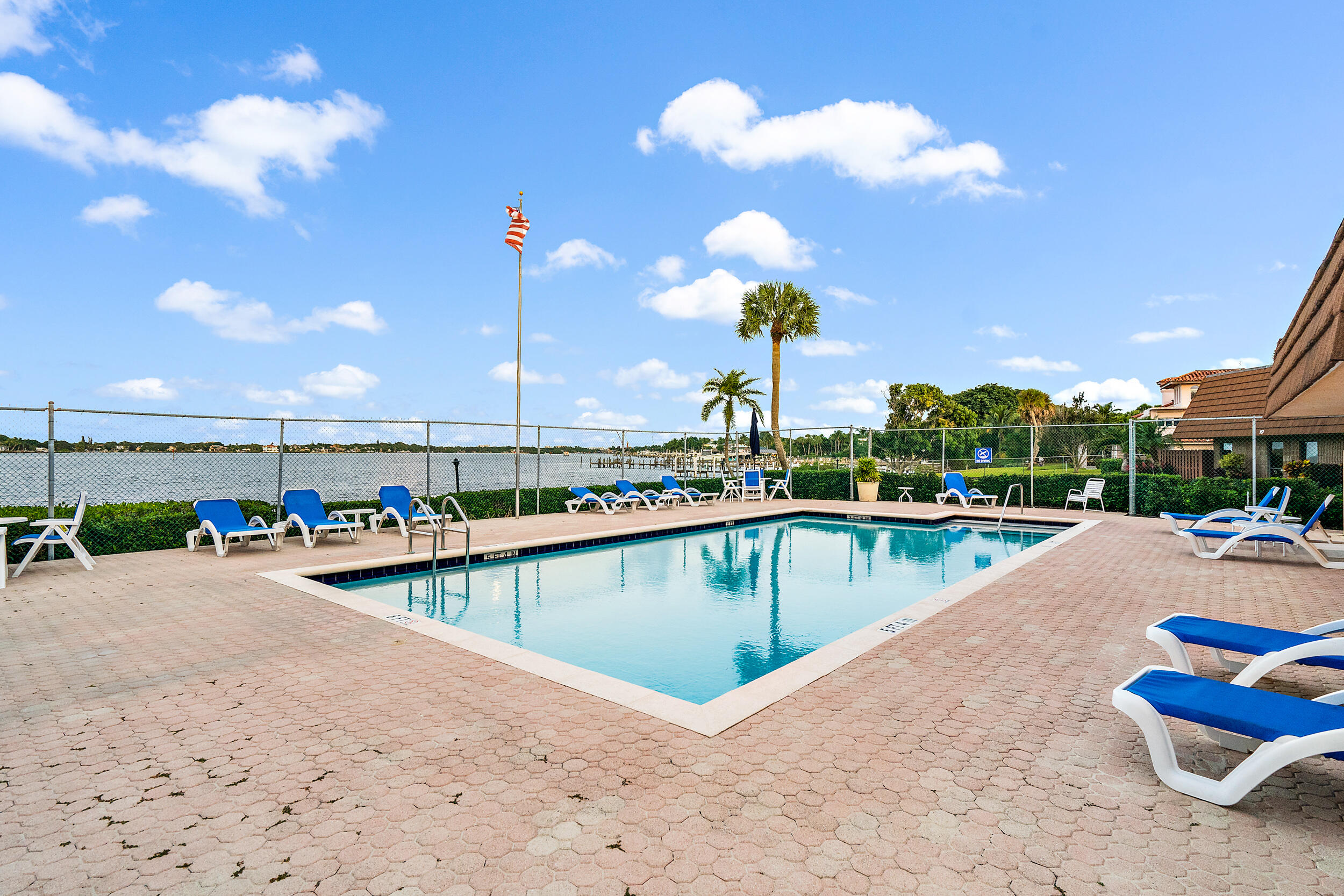 825 Center Street 12d