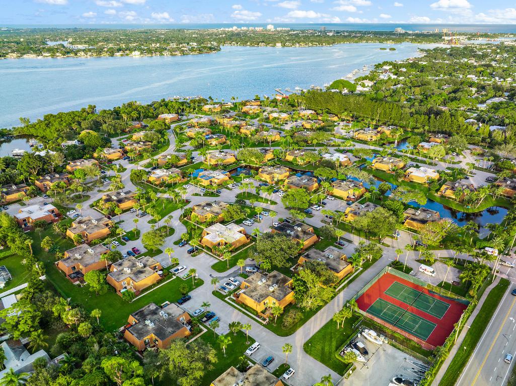 825 Center Street 12d